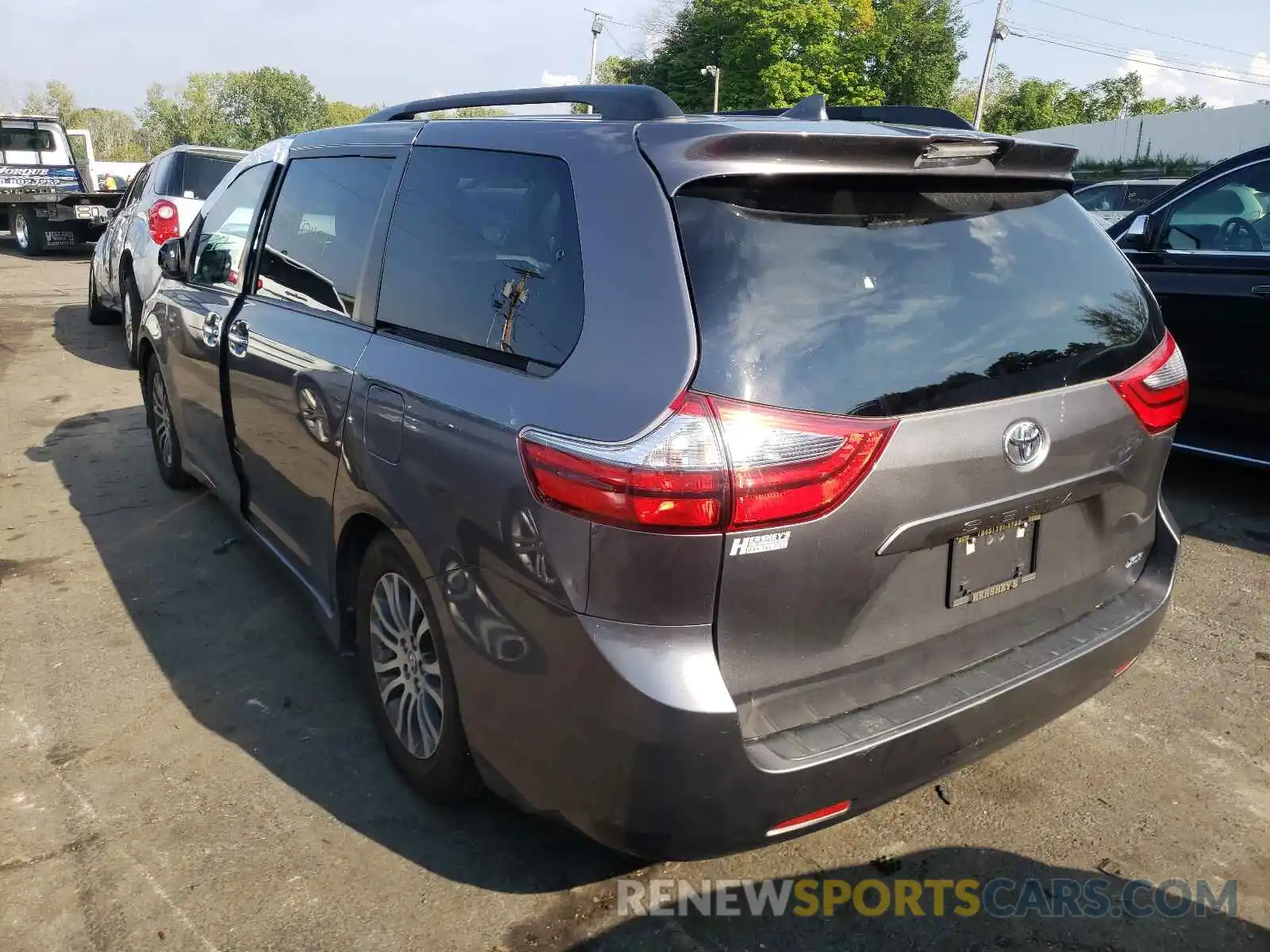 3 Photograph of a damaged car 5TDYZ3DC9LS036804 TOYOTA SIENNA 2020