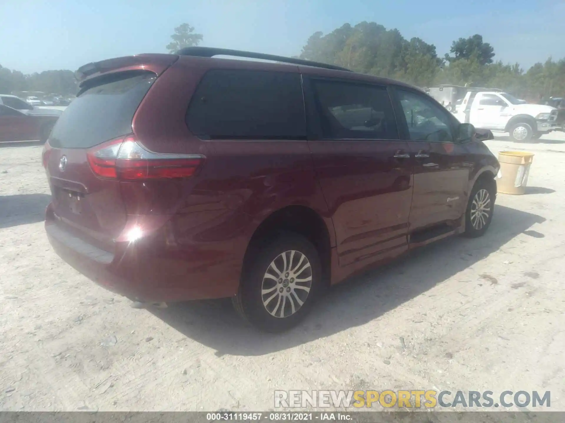 4 Photograph of a damaged car 5TDYZ3DC9LS044949 TOYOTA SIENNA 2020