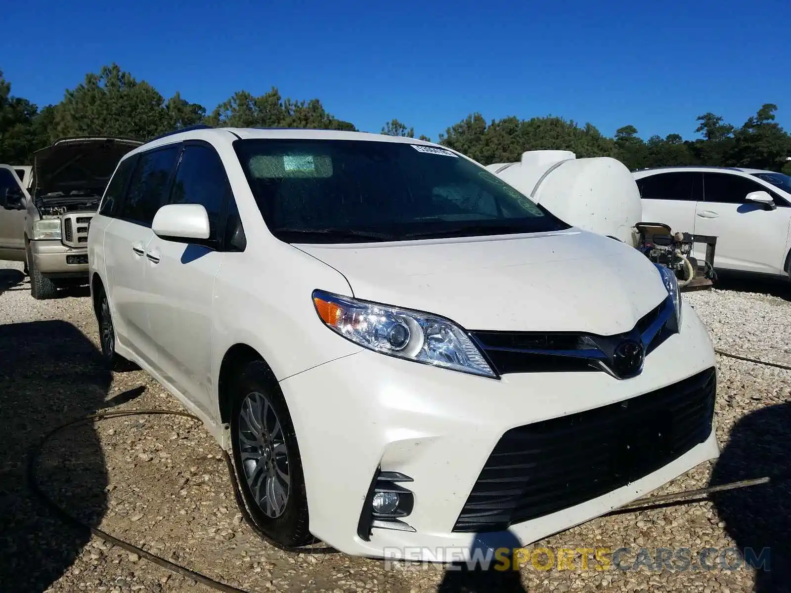 1 Photograph of a damaged car 5TDYZ3DC9LS045535 TOYOTA SIENNA 2020