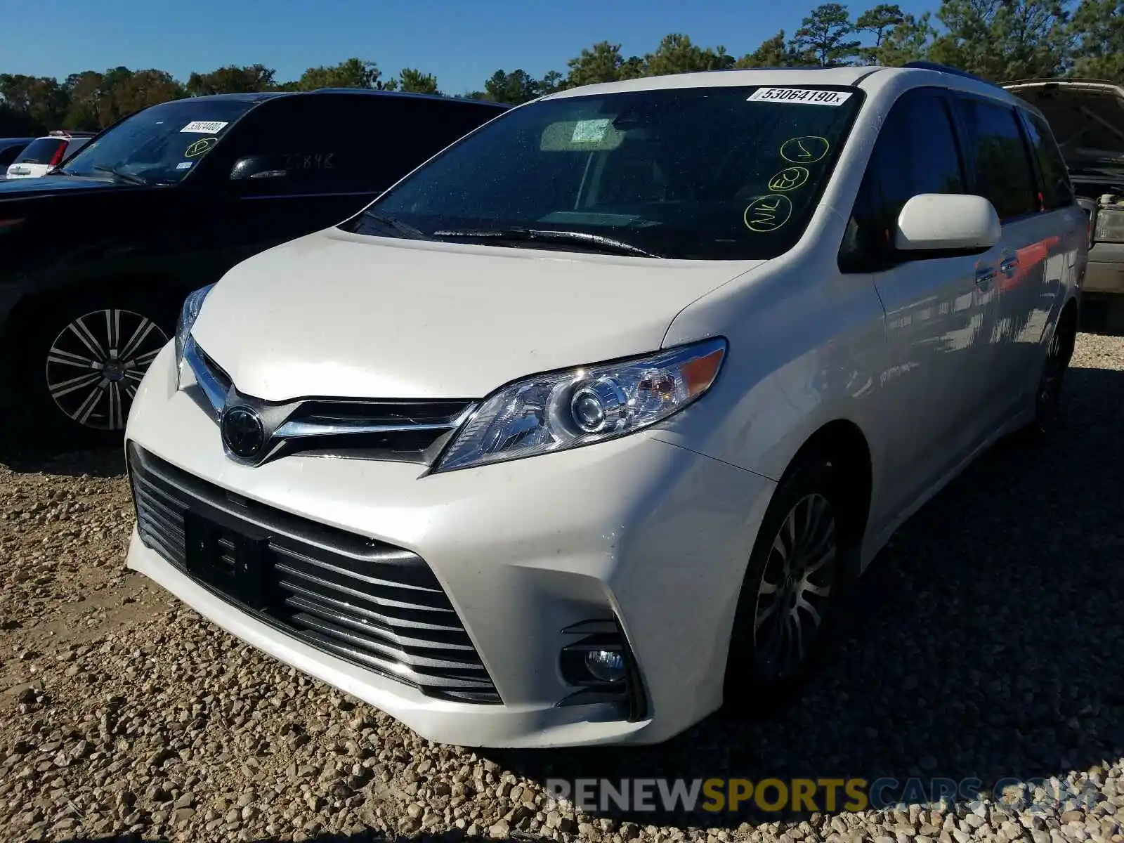 2 Photograph of a damaged car 5TDYZ3DC9LS045535 TOYOTA SIENNA 2020