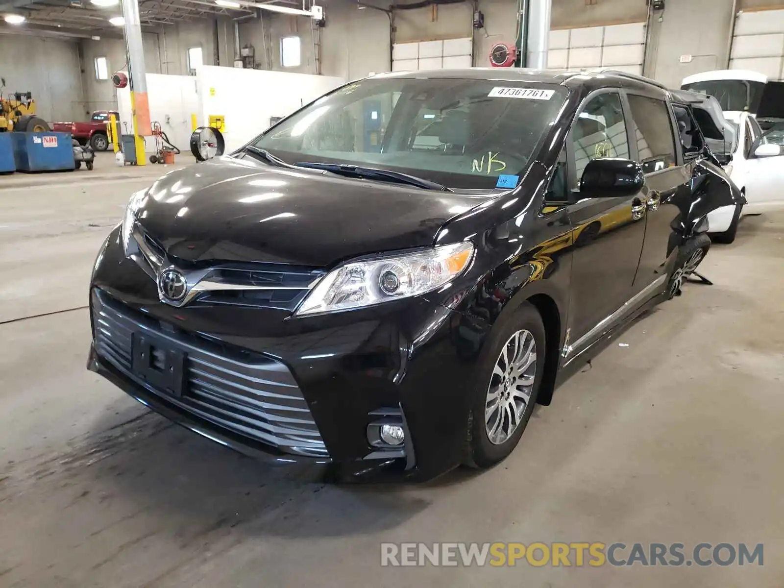 2 Photograph of a damaged car 5TDYZ3DC9LS047530 TOYOTA SIENNA 2020