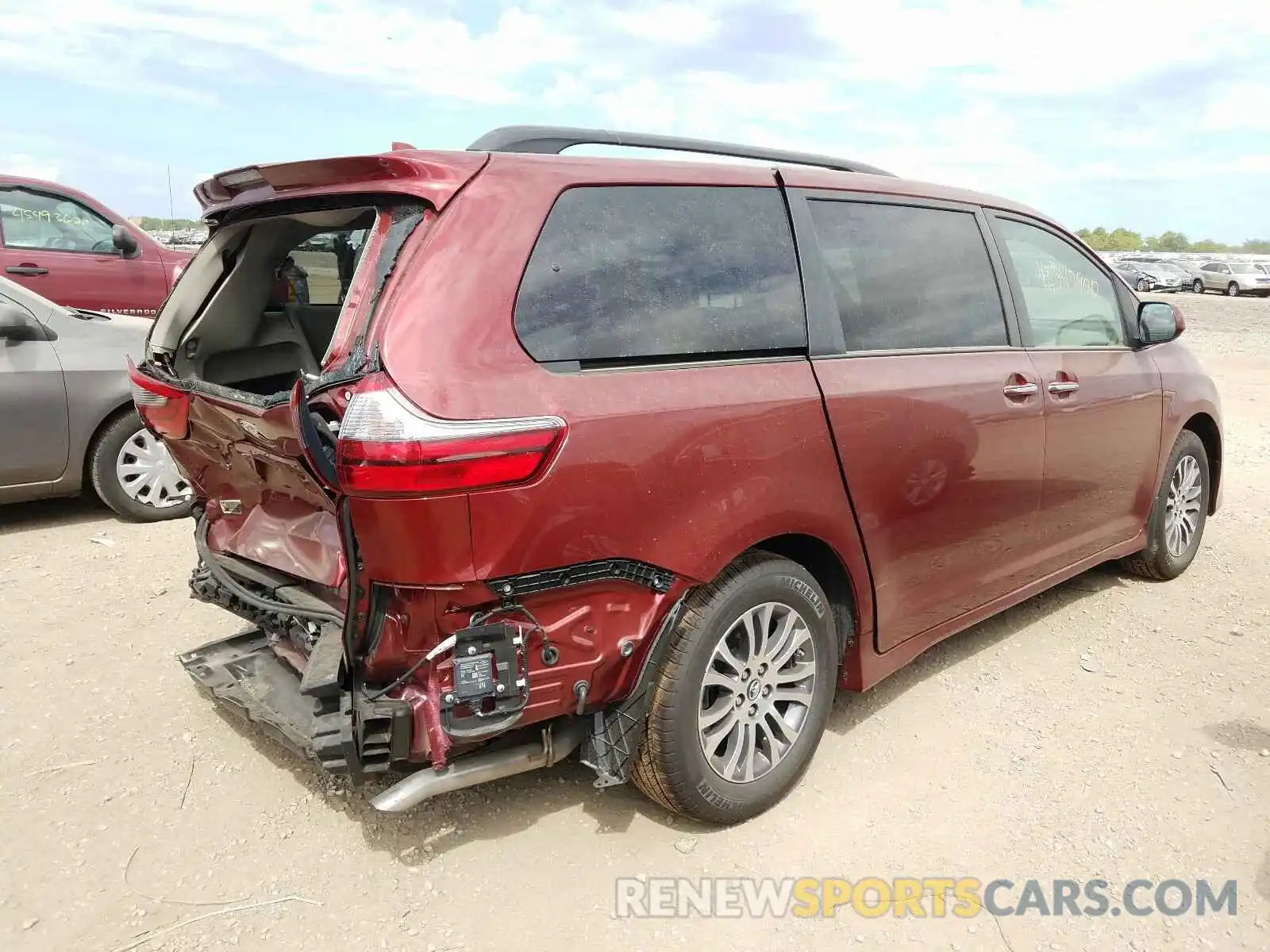 4 Photograph of a damaged car 5TDYZ3DC9LS047558 TOYOTA SIENNA 2020