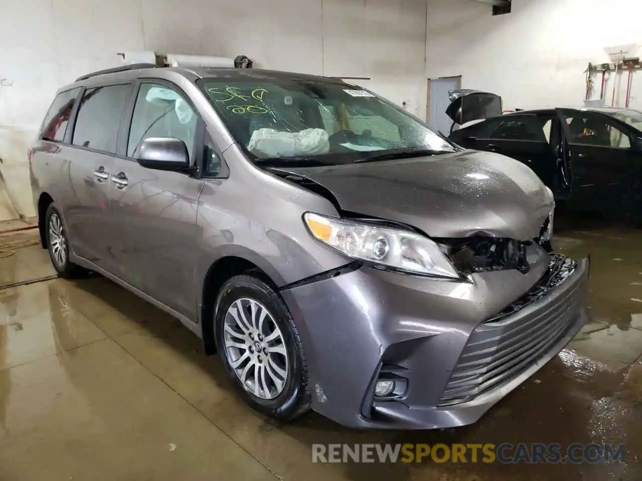 1 Photograph of a damaged car 5TDYZ3DC9LS047947 TOYOTA SIENNA 2020