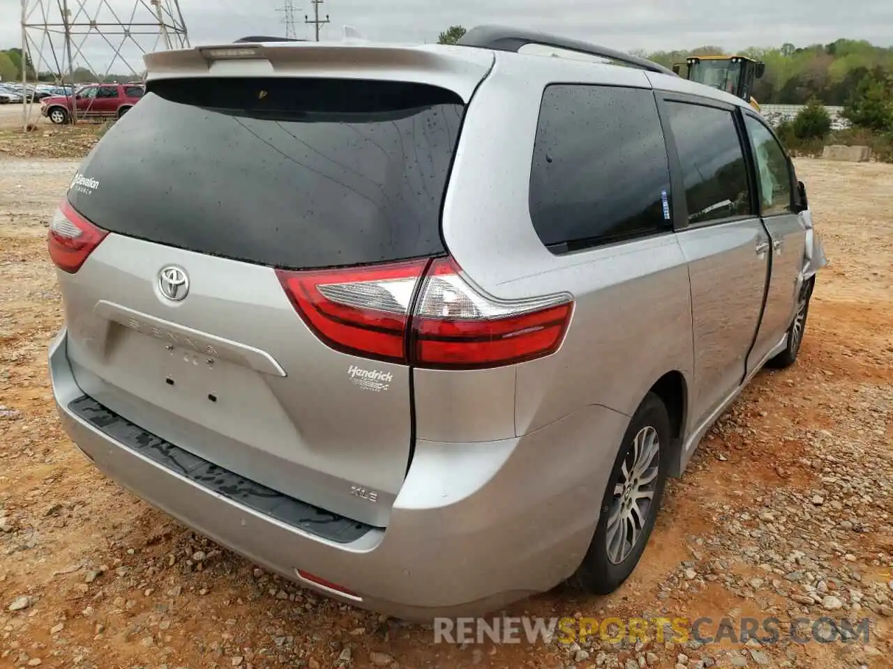 4 Photograph of a damaged car 5TDYZ3DC9LS051660 TOYOTA SIENNA 2020