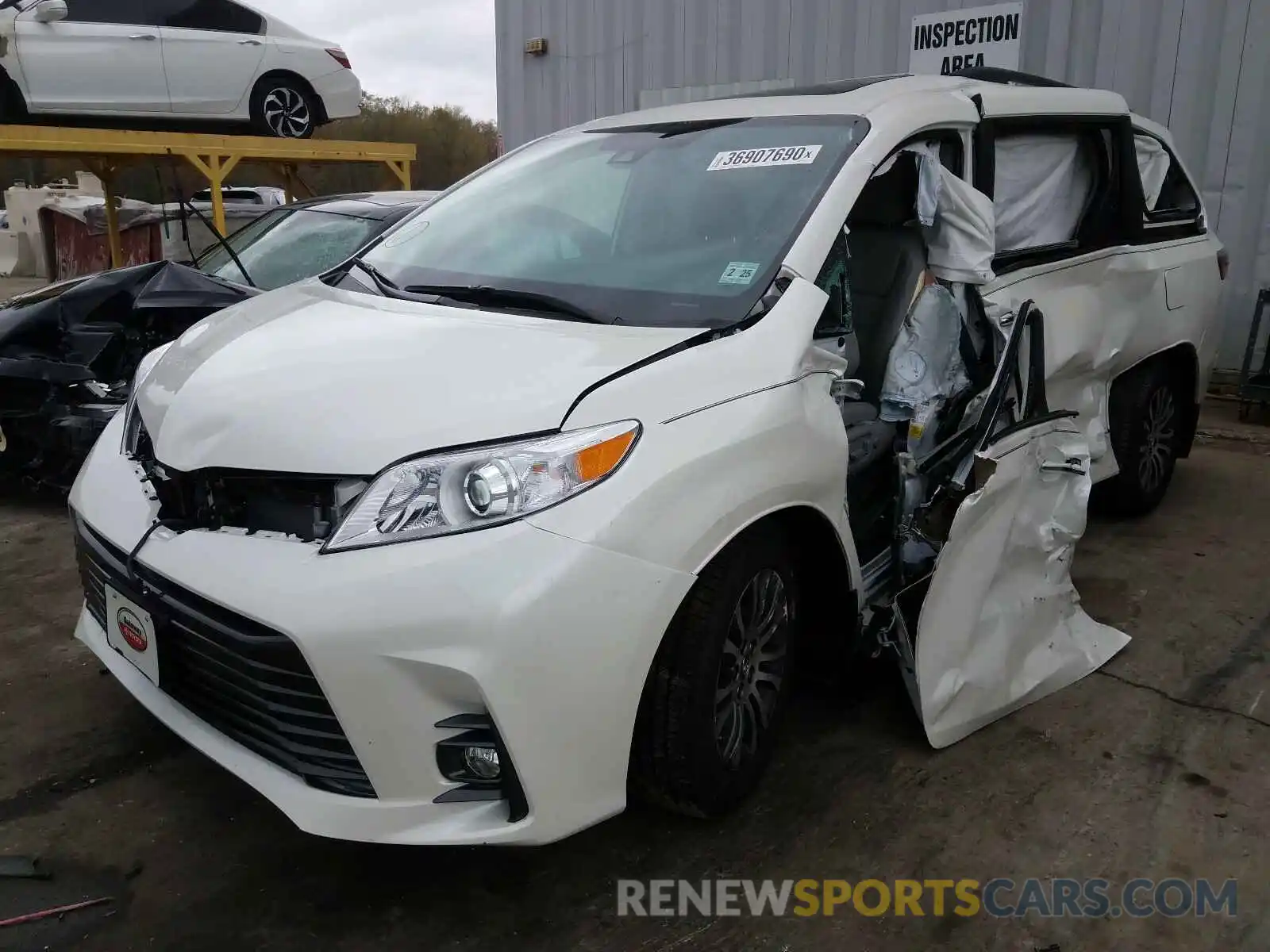 2 Photograph of a damaged car 5TDYZ3DC9LS051724 TOYOTA SIENNA 2020