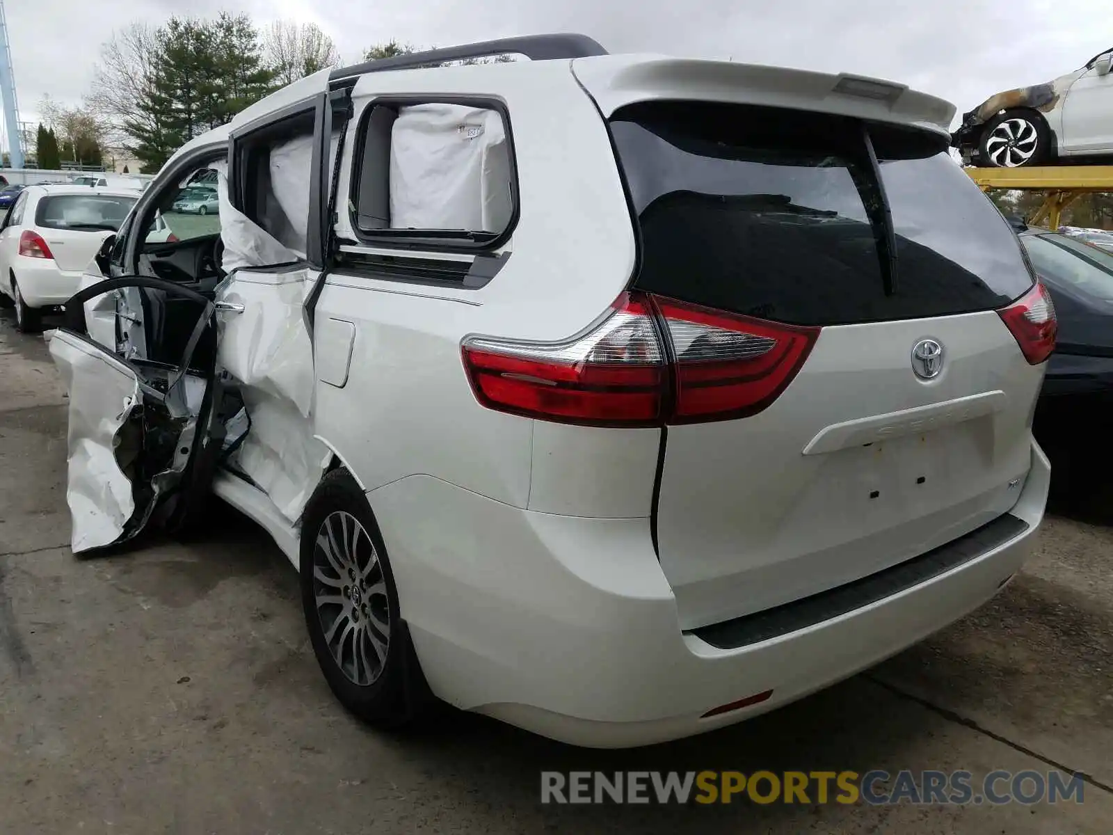 3 Photograph of a damaged car 5TDYZ3DC9LS051724 TOYOTA SIENNA 2020