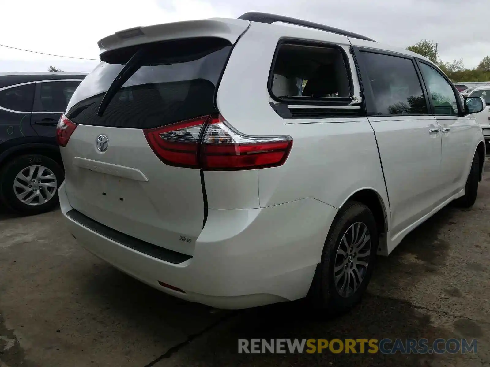 4 Photograph of a damaged car 5TDYZ3DC9LS051724 TOYOTA SIENNA 2020