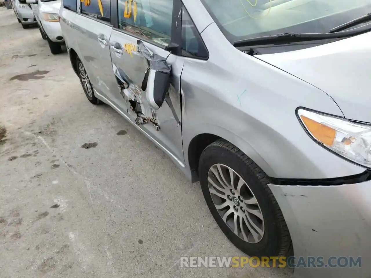 9 Photograph of a damaged car 5TDYZ3DC9LS053943 TOYOTA SIENNA 2020