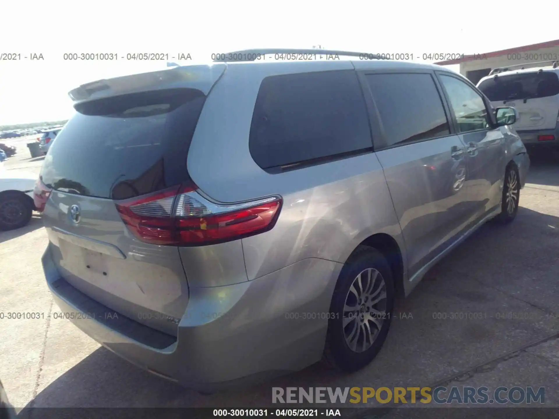 4 Photograph of a damaged car 5TDYZ3DC9LS053974 TOYOTA SIENNA 2020