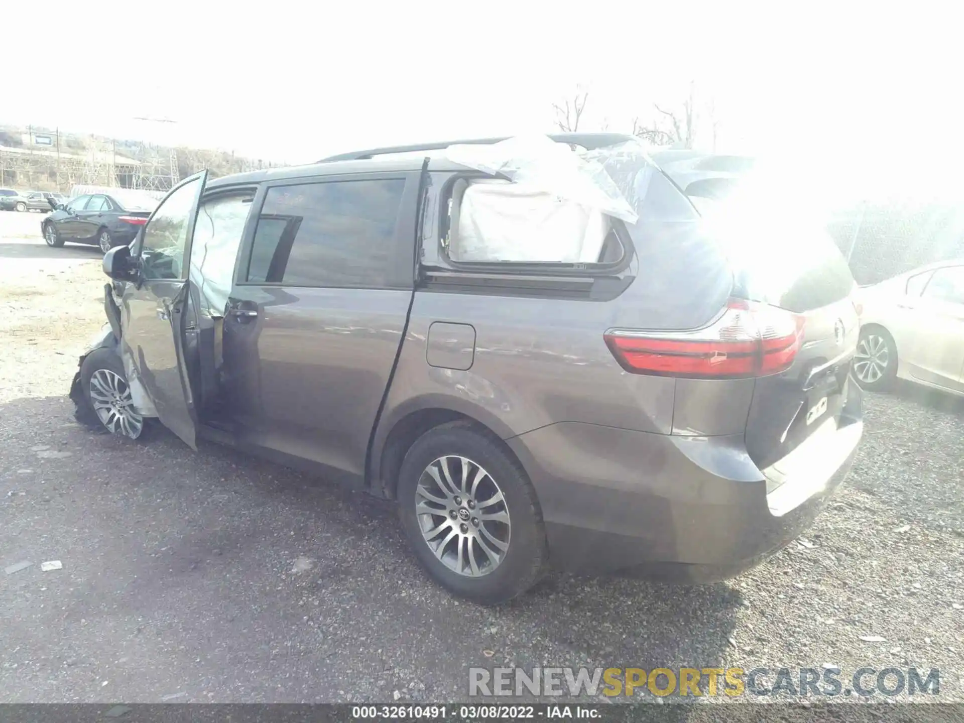 3 Photograph of a damaged car 5TDYZ3DC9LS055319 TOYOTA SIENNA 2020