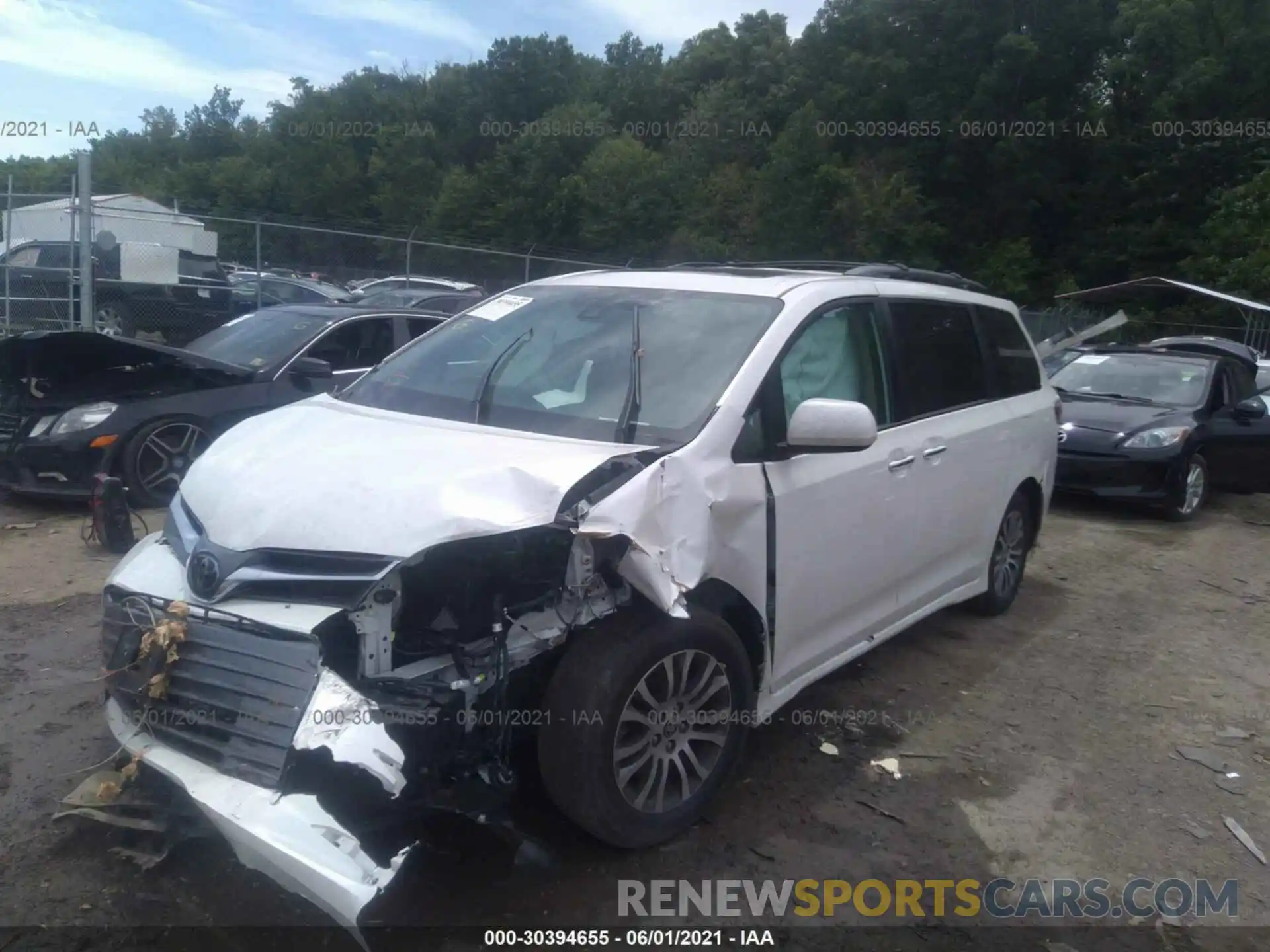 2 Photograph of a damaged car 5TDYZ3DC9LS057779 TOYOTA SIENNA 2020