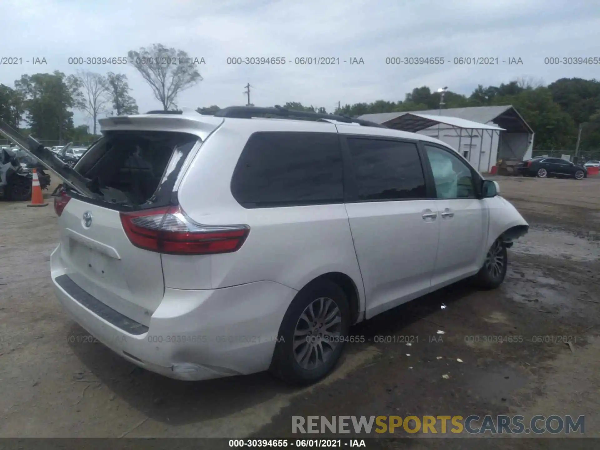 4 Photograph of a damaged car 5TDYZ3DC9LS057779 TOYOTA SIENNA 2020