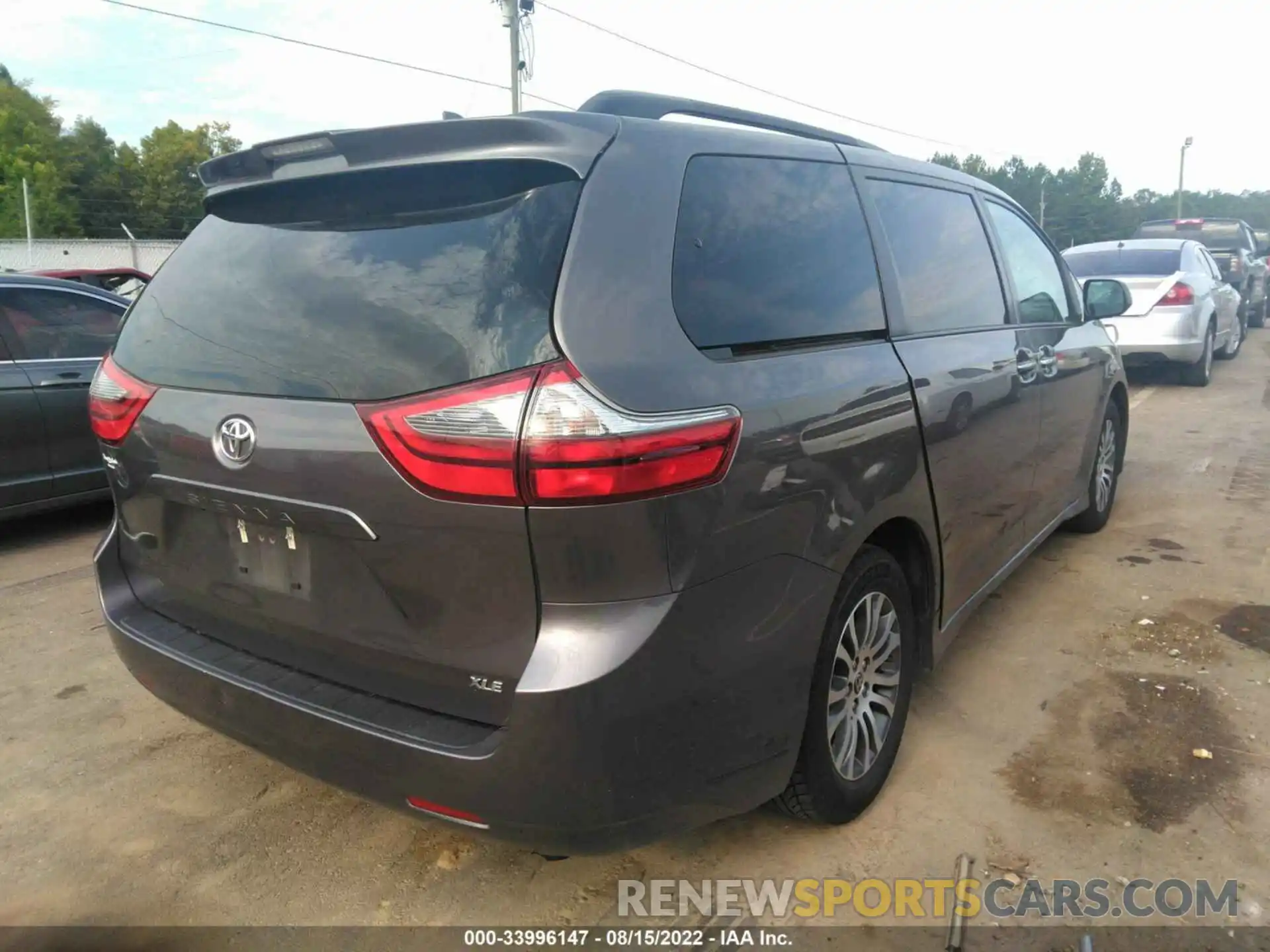 4 Photograph of a damaged car 5TDYZ3DC9LS060780 TOYOTA SIENNA 2020