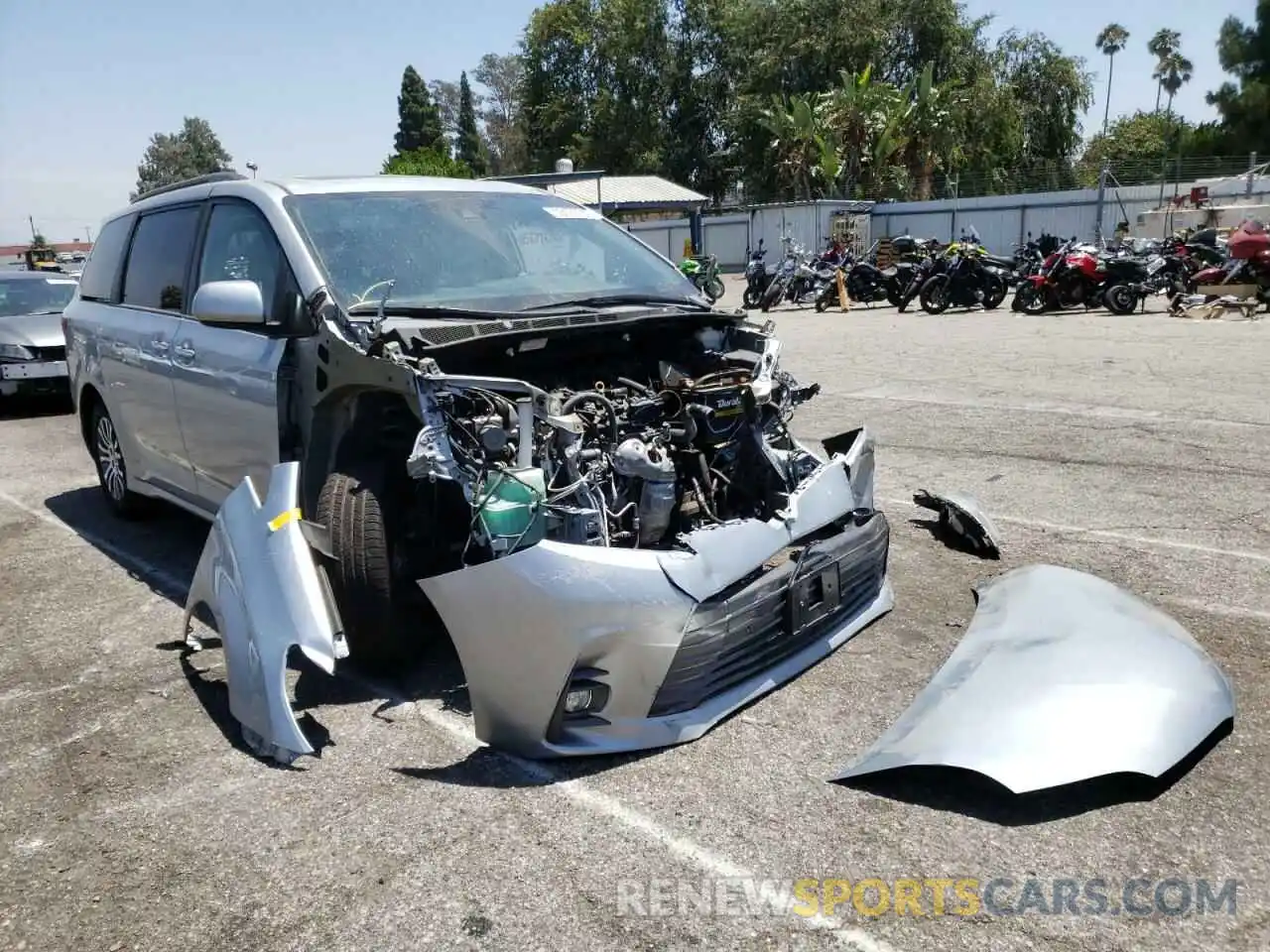 1 Photograph of a damaged car 5TDYZ3DC9LS061802 TOYOTA SIENNA 2020