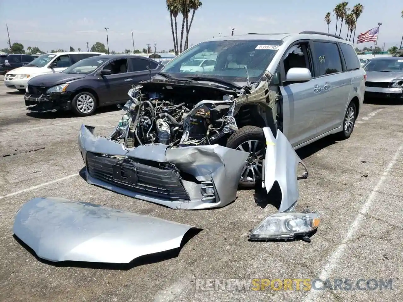 2 Photograph of a damaged car 5TDYZ3DC9LS061802 TOYOTA SIENNA 2020