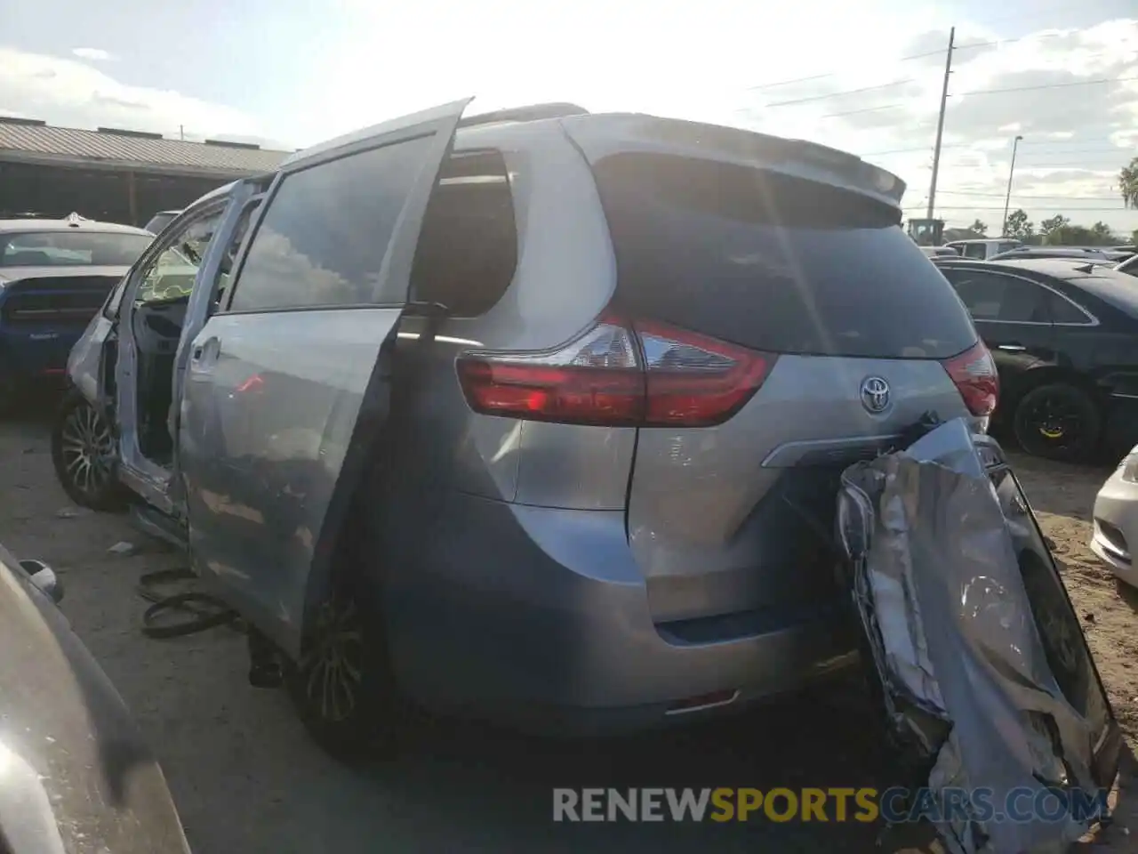 3 Photograph of a damaged car 5TDYZ3DC9LS062240 TOYOTA SIENNA 2020