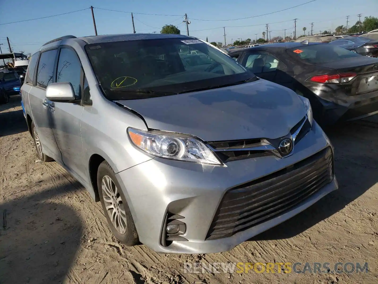 1 Photograph of a damaged car 5TDYZ3DC9LS063873 TOYOTA SIENNA 2020