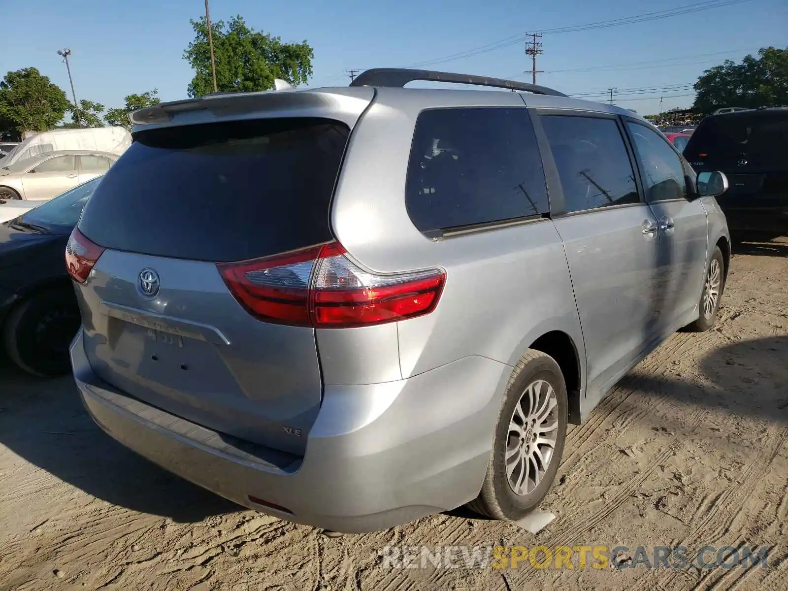 4 Photograph of a damaged car 5TDYZ3DC9LS063873 TOYOTA SIENNA 2020