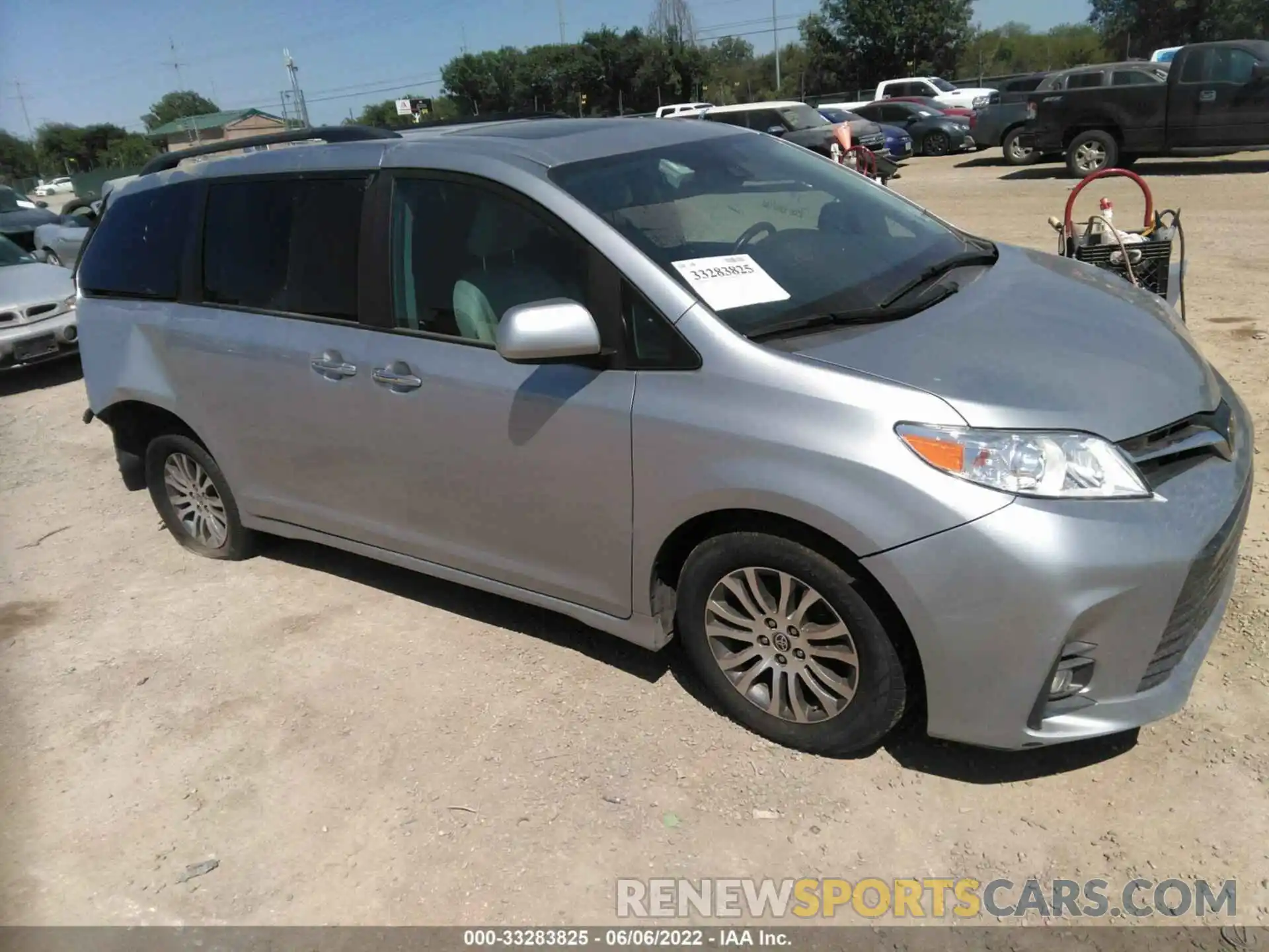 1 Photograph of a damaged car 5TDYZ3DC9LS064926 TOYOTA SIENNA 2020