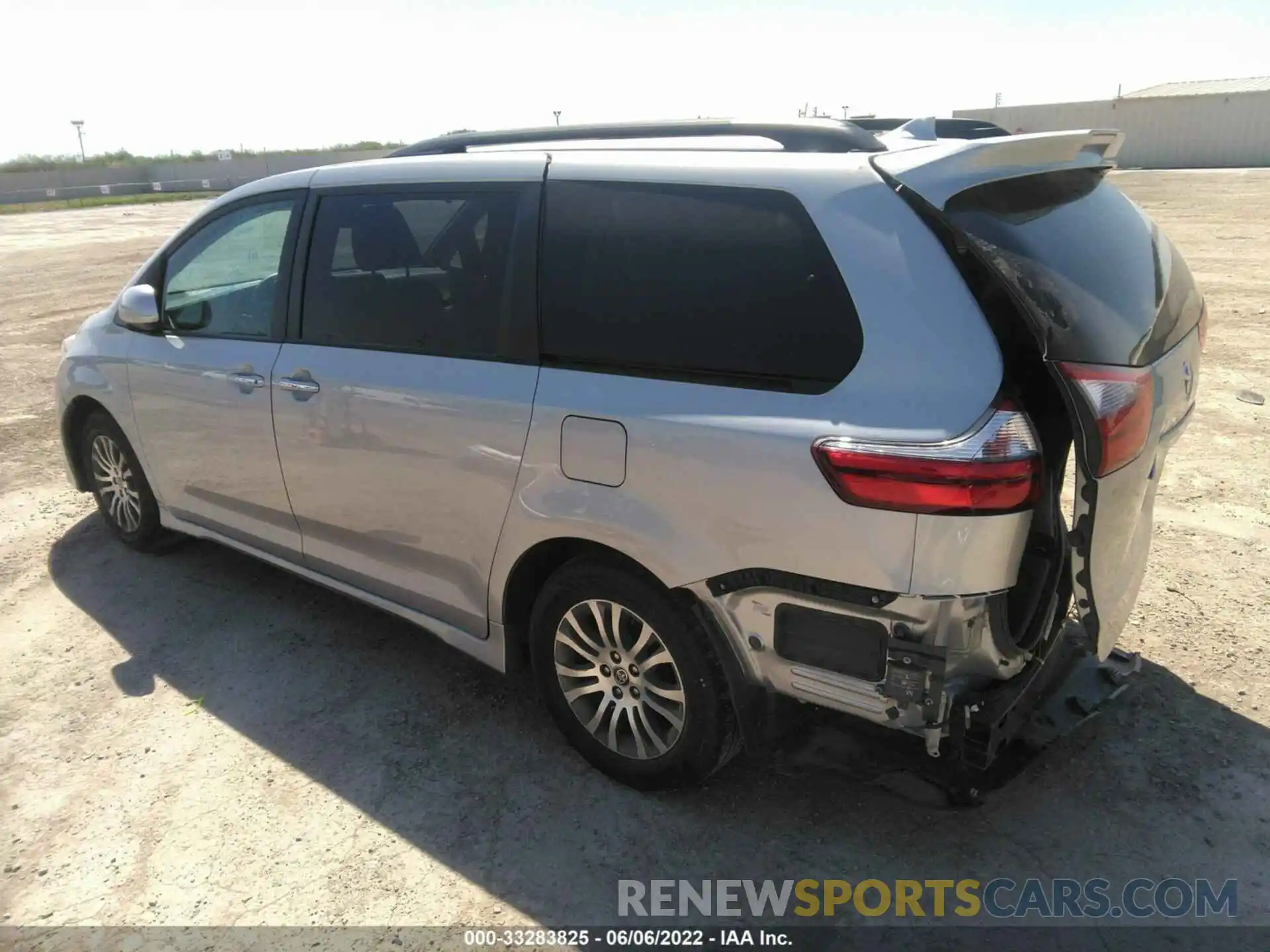 3 Photograph of a damaged car 5TDYZ3DC9LS064926 TOYOTA SIENNA 2020