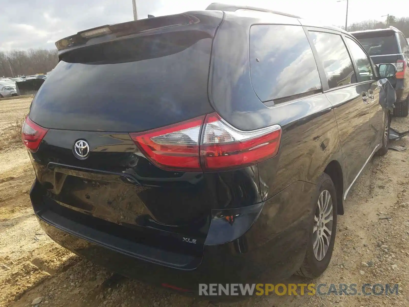 4 Photograph of a damaged car 5TDYZ3DC9LS067180 TOYOTA SIENNA 2020