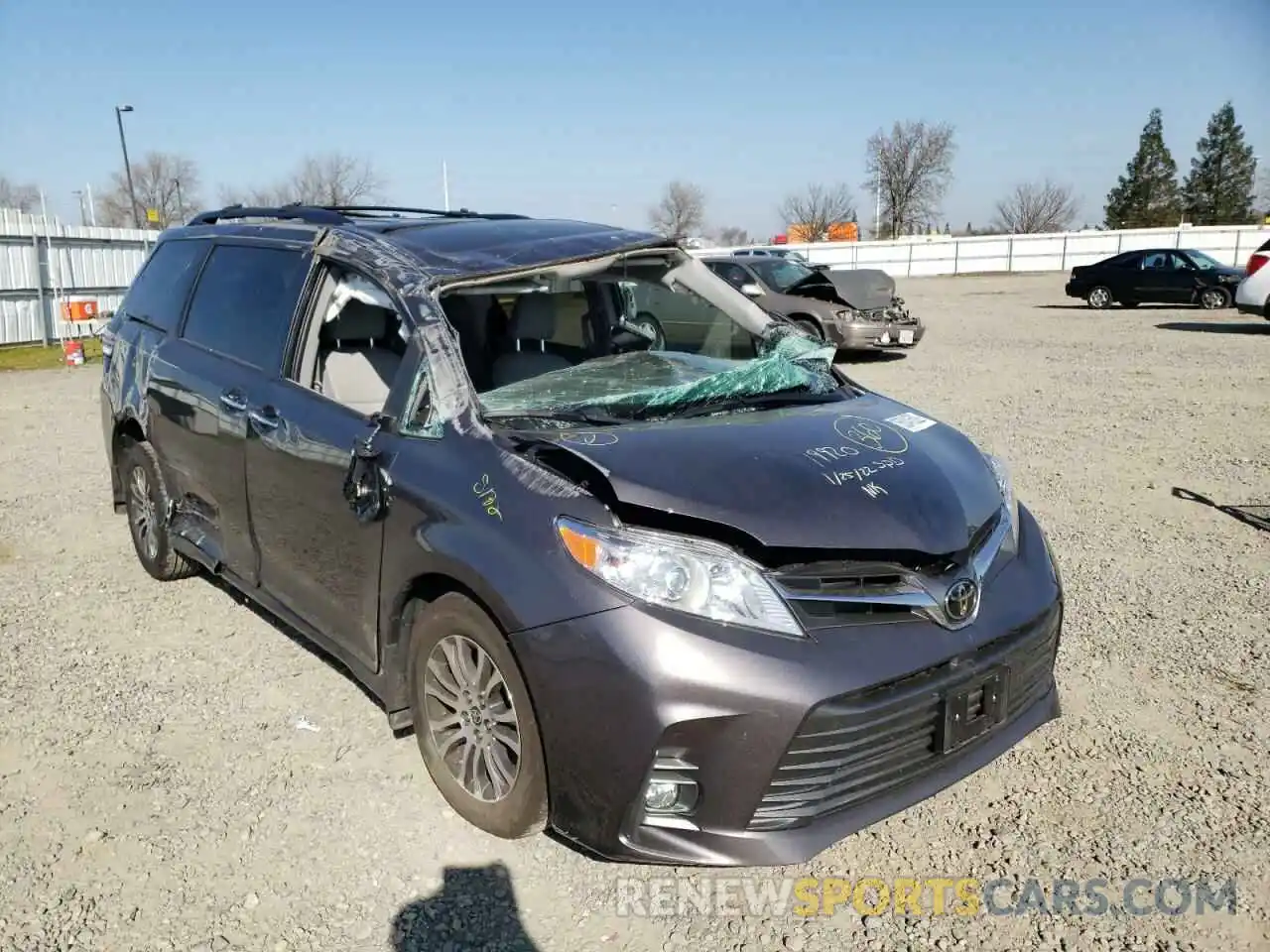 1 Photograph of a damaged car 5TDYZ3DC9LS073139 TOYOTA SIENNA 2020