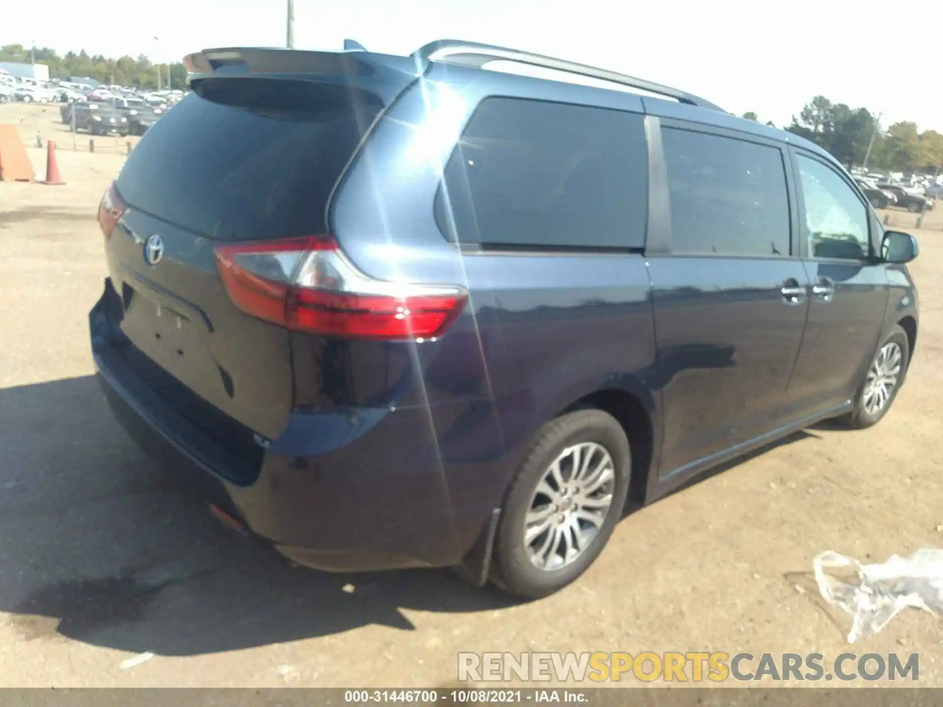 4 Photograph of a damaged car 5TDYZ3DC9LS085453 TOYOTA SIENNA 2020