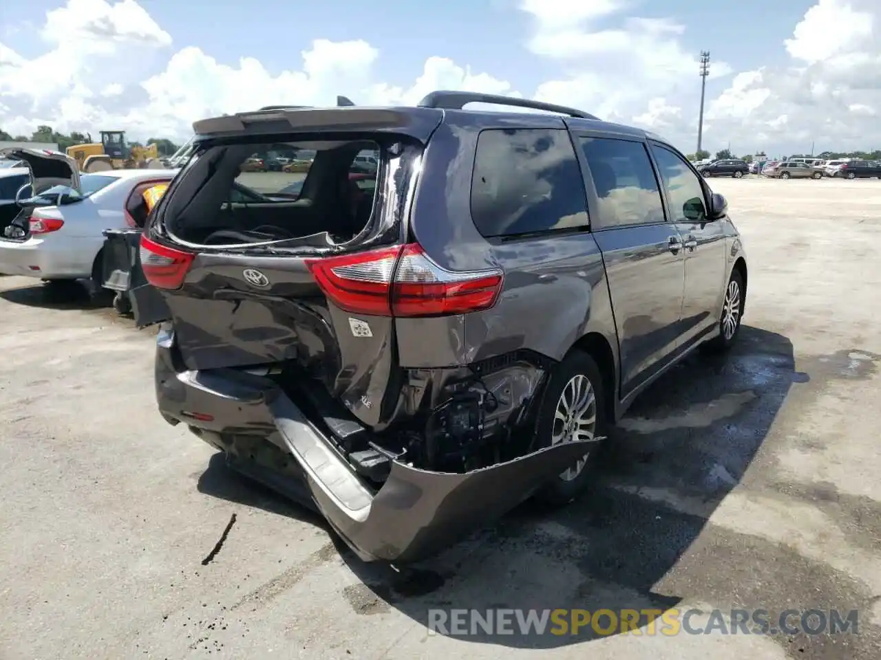 4 Photograph of a damaged car 5TDYZ3DC9LS086179 TOYOTA SIENNA 2020