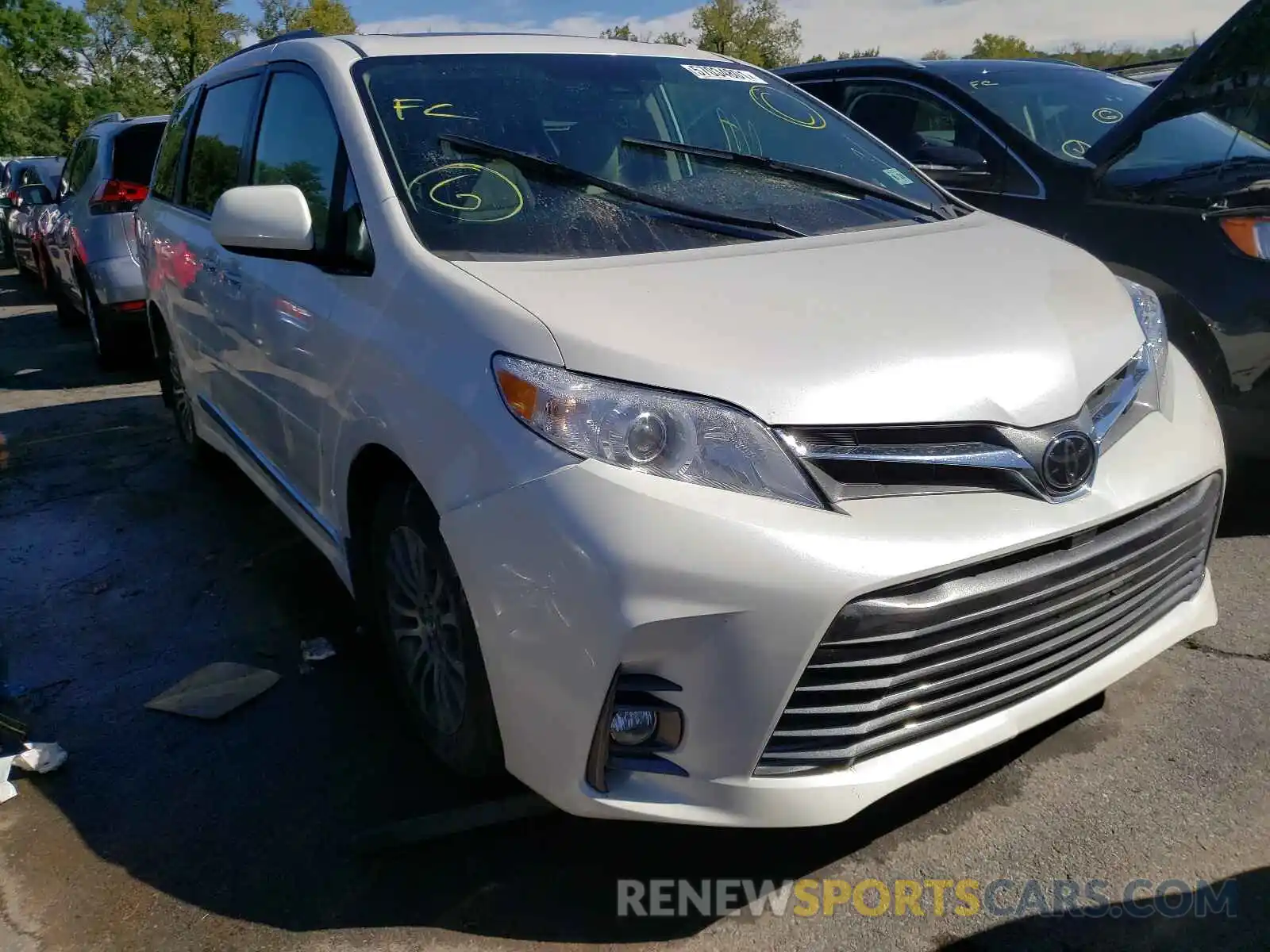 1 Photograph of a damaged car 5TDYZ3DCXLS021244 TOYOTA SIENNA 2020