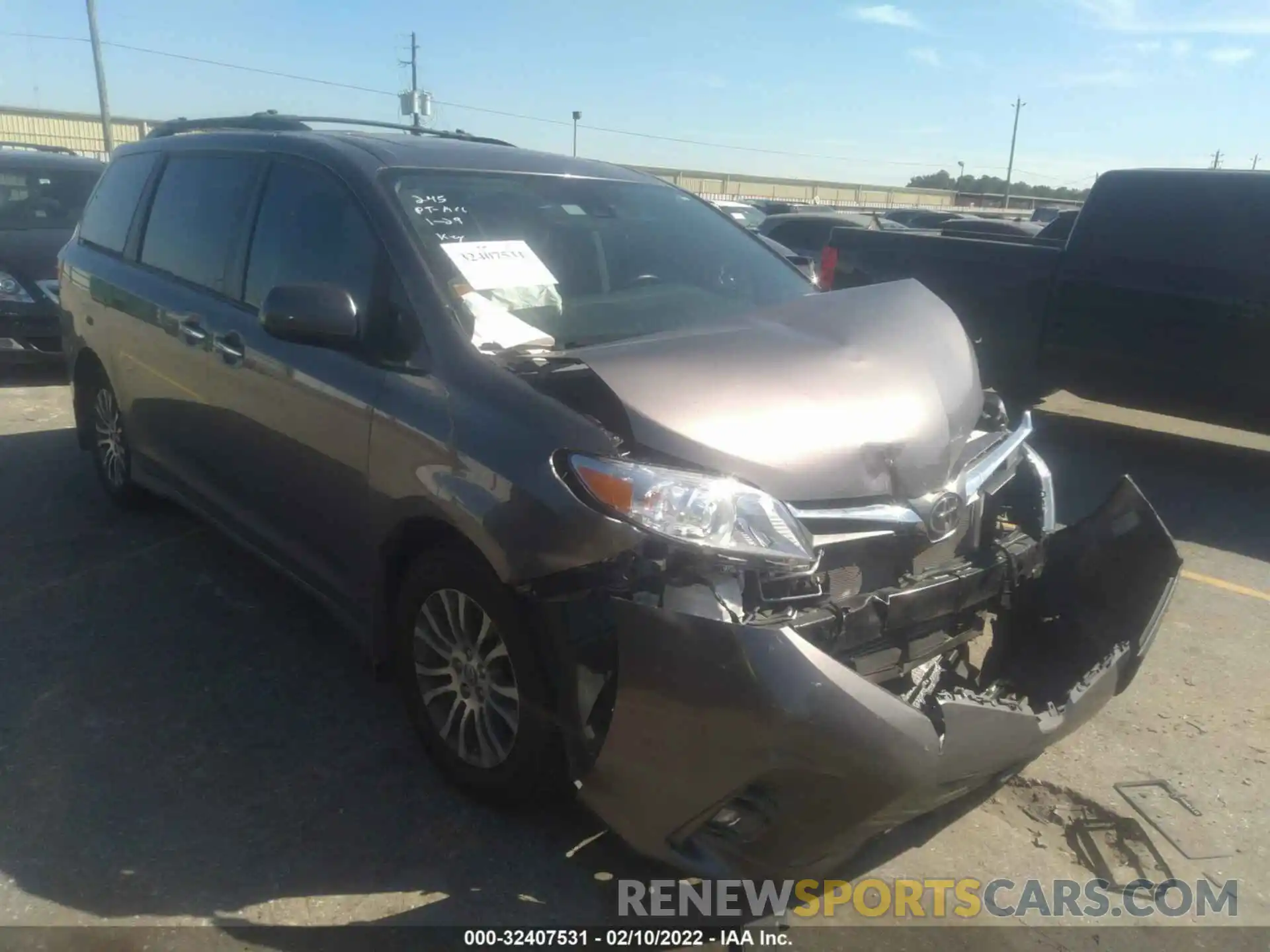 1 Photograph of a damaged car 5TDYZ3DCXLS021356 TOYOTA SIENNA 2020