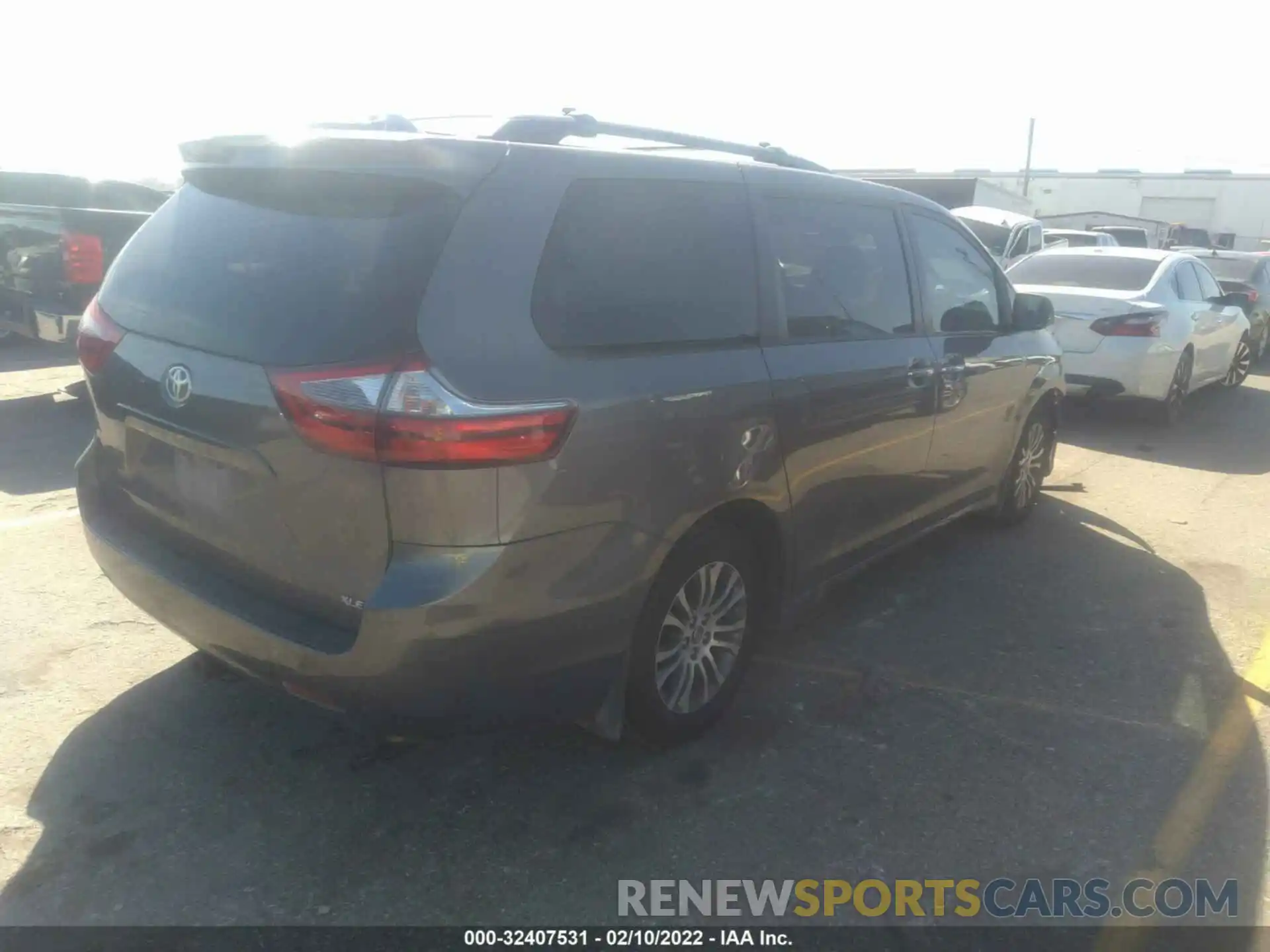 4 Фотография поврежденного автомобиля 5TDYZ3DCXLS021356 TOYOTA SIENNA 2020