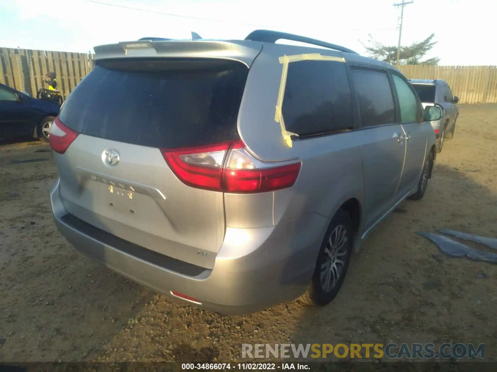 4 Photograph of a damaged car 5TDYZ3DCXLS030221 TOYOTA SIENNA 2020