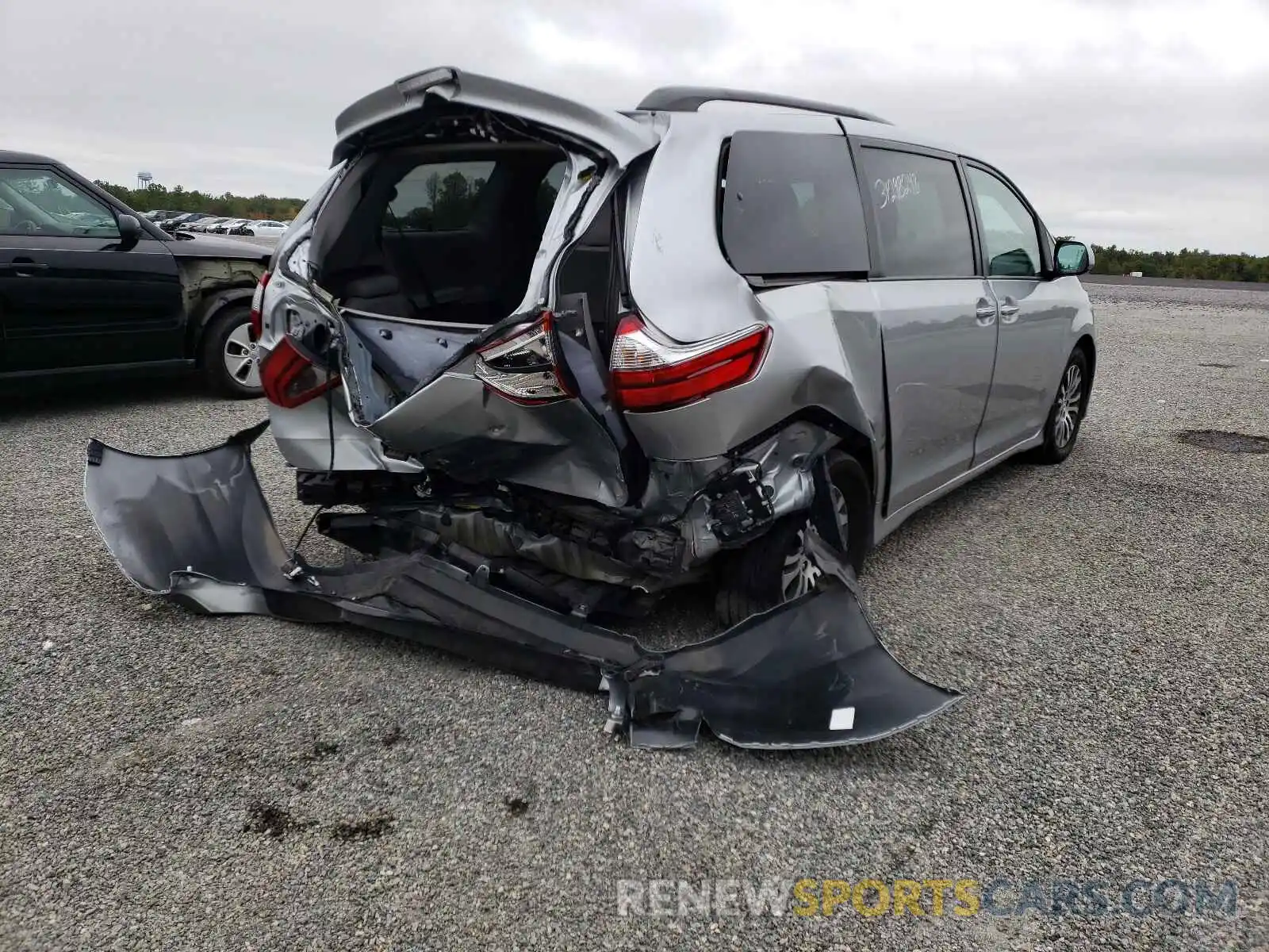 4 Photograph of a damaged car 5TDYZ3DCXLS033278 TOYOTA SIENNA 2020