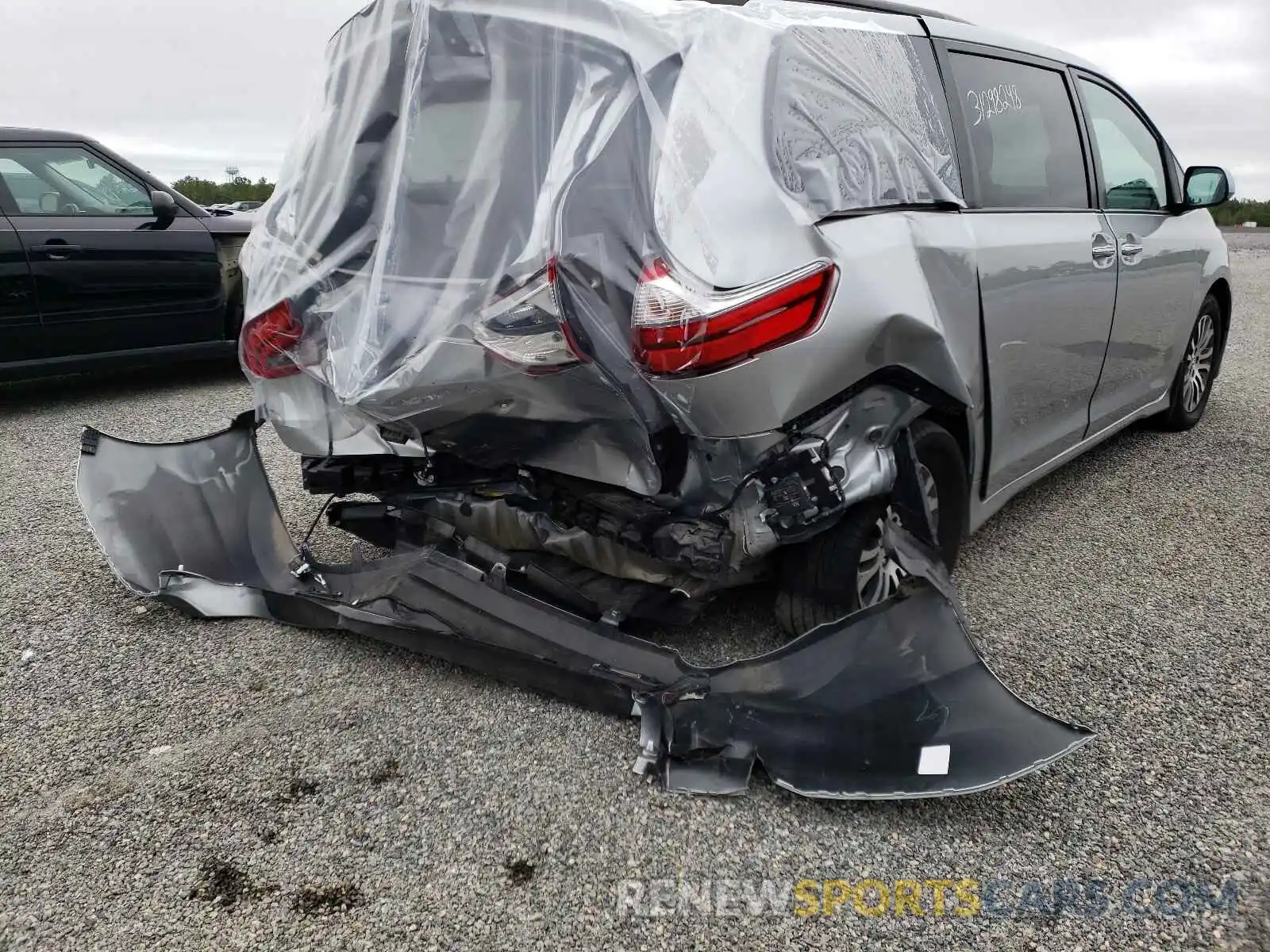 9 Photograph of a damaged car 5TDYZ3DCXLS033278 TOYOTA SIENNA 2020