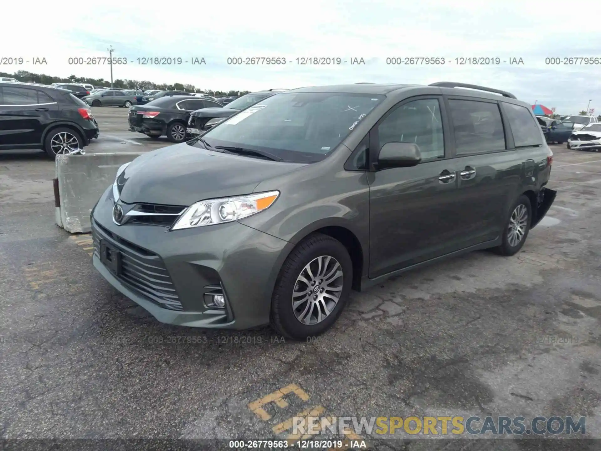 2 Photograph of a damaged car 5TDYZ3DCXLS035869 TOYOTA SIENNA 2020