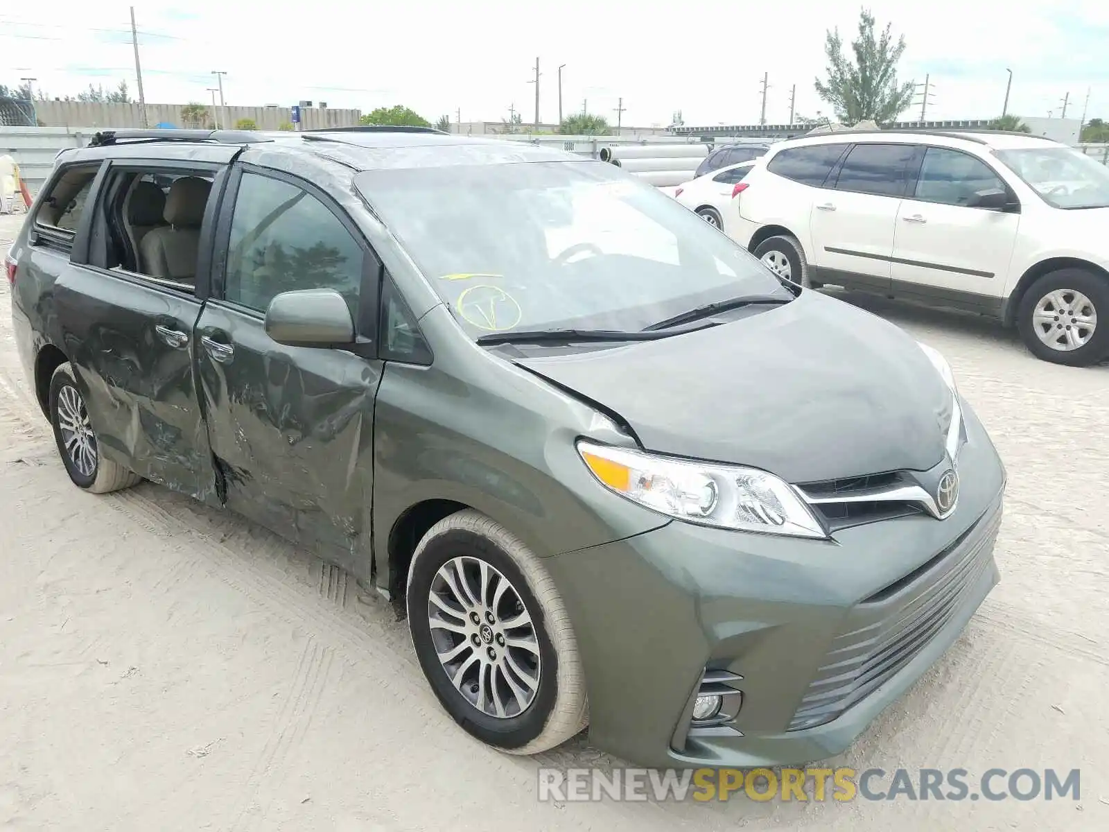 1 Photograph of a damaged car 5TDYZ3DCXLS036116 TOYOTA SIENNA 2020