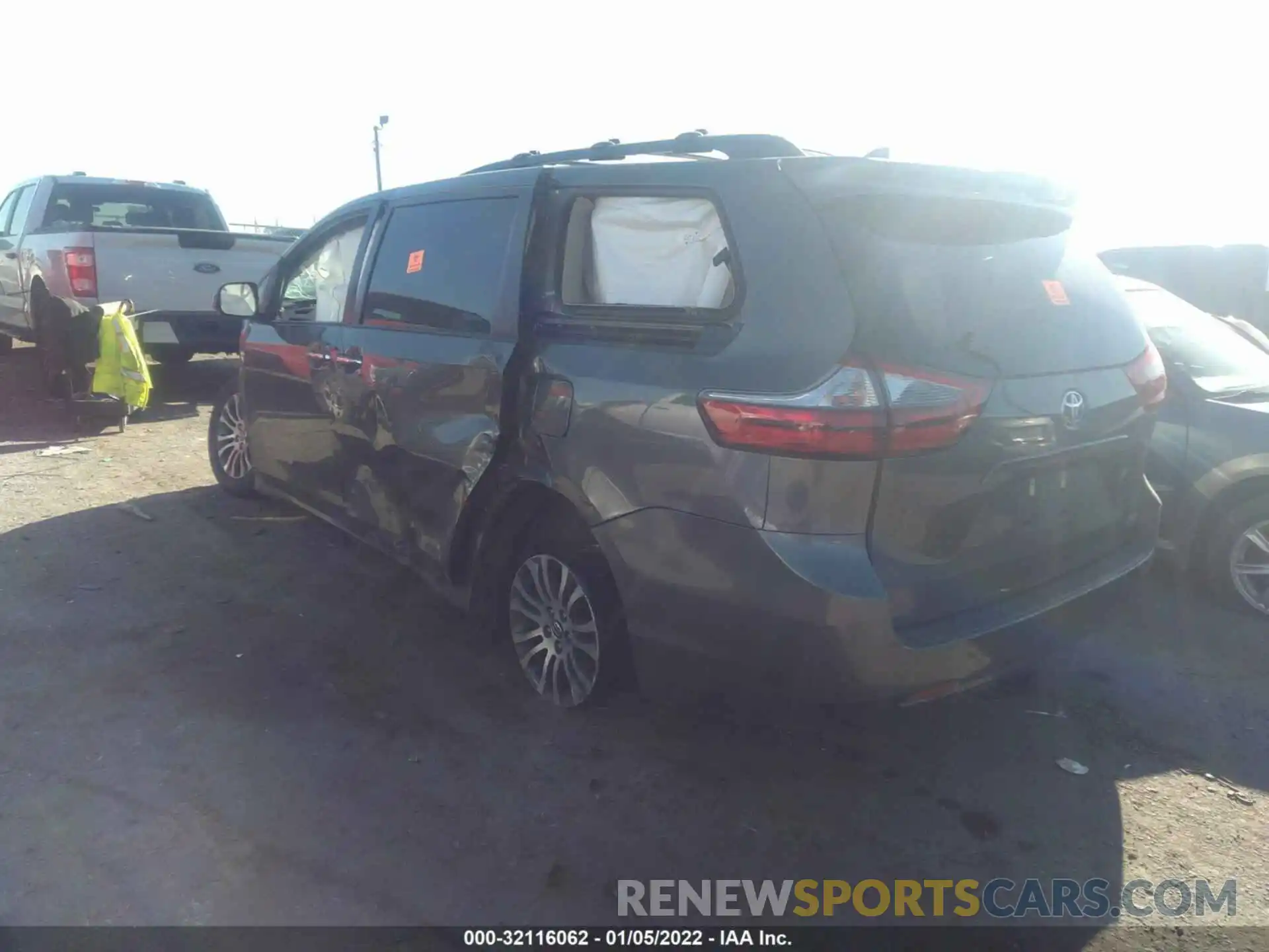 3 Фотография поврежденного автомобиля 5TDYZ3DCXLS037802 TOYOTA SIENNA 2020