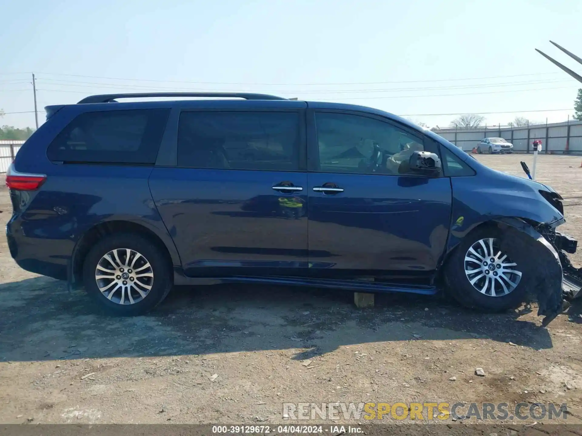 14 Photograph of a damaged car 5TDYZ3DCXLS042899 TOYOTA SIENNA 2020