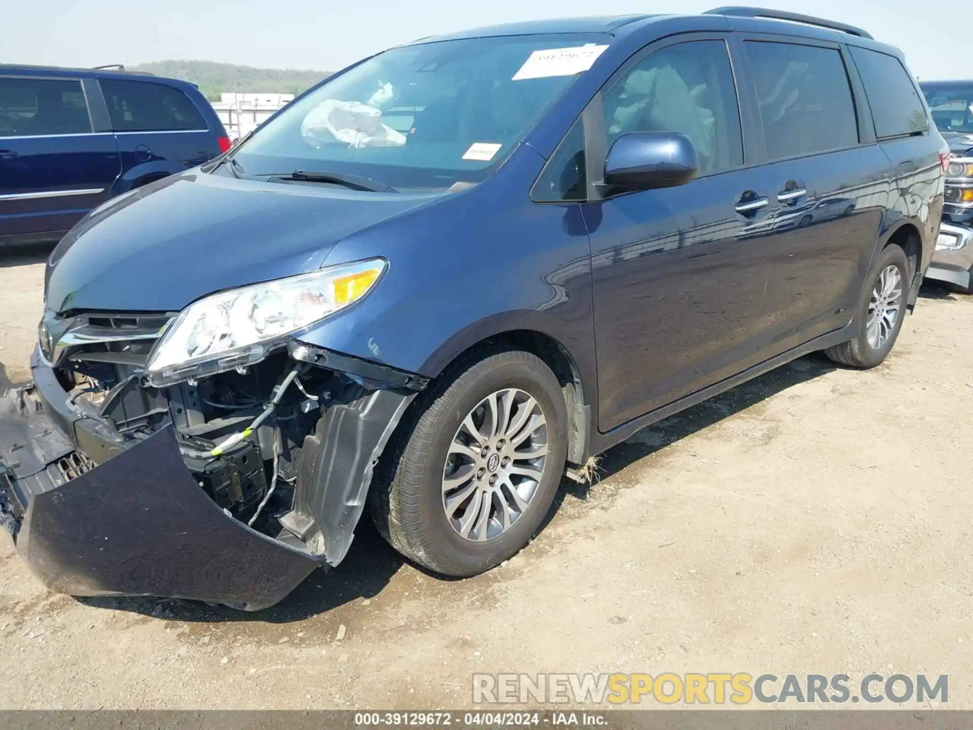 2 Photograph of a damaged car 5TDYZ3DCXLS042899 TOYOTA SIENNA 2020