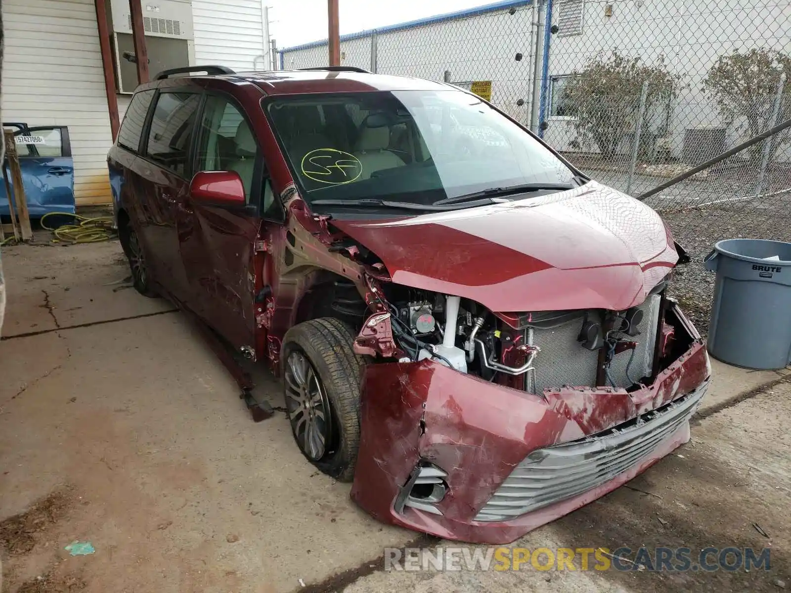 1 Photograph of a damaged car 5TDYZ3DCXLS046807 TOYOTA SIENNA 2020