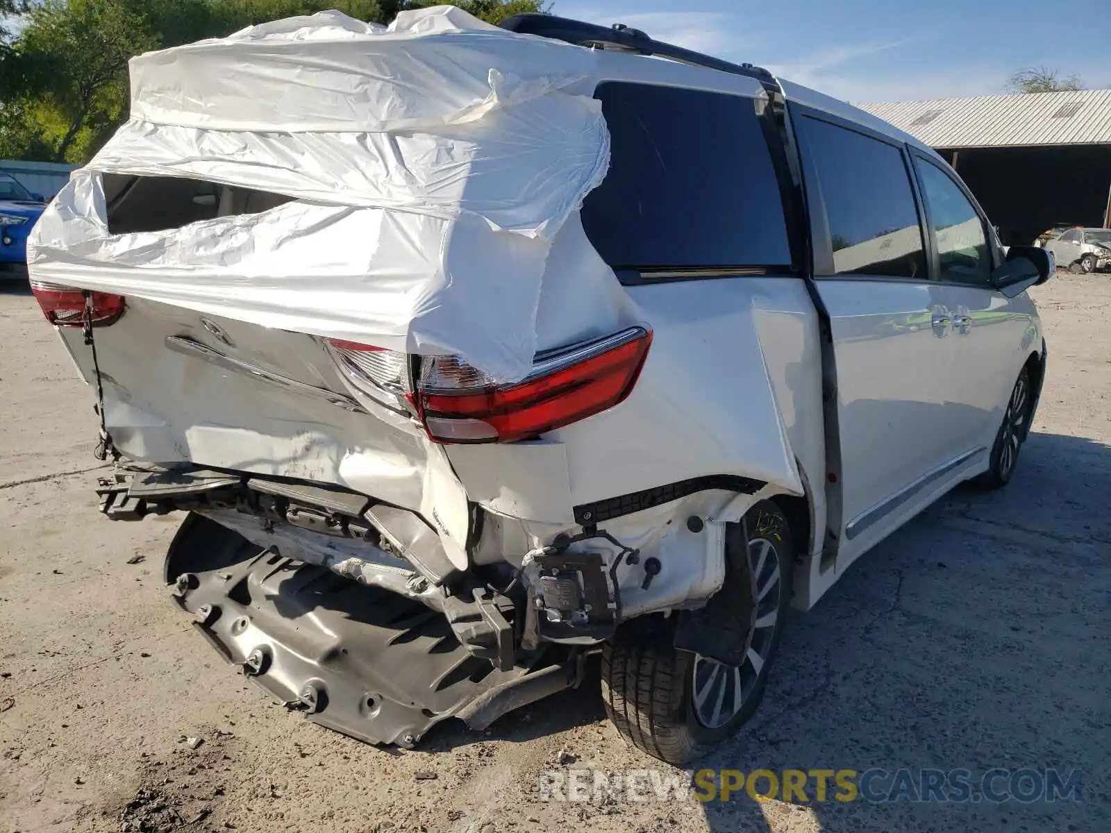 4 Photograph of a damaged car 5TDYZ3DCXLS047455 TOYOTA SIENNA 2020