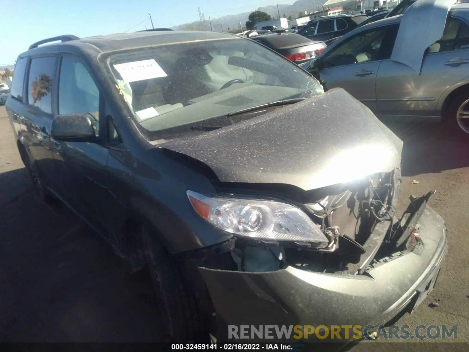 1 Photograph of a damaged car 5TDYZ3DCXLS047827 TOYOTA SIENNA 2020