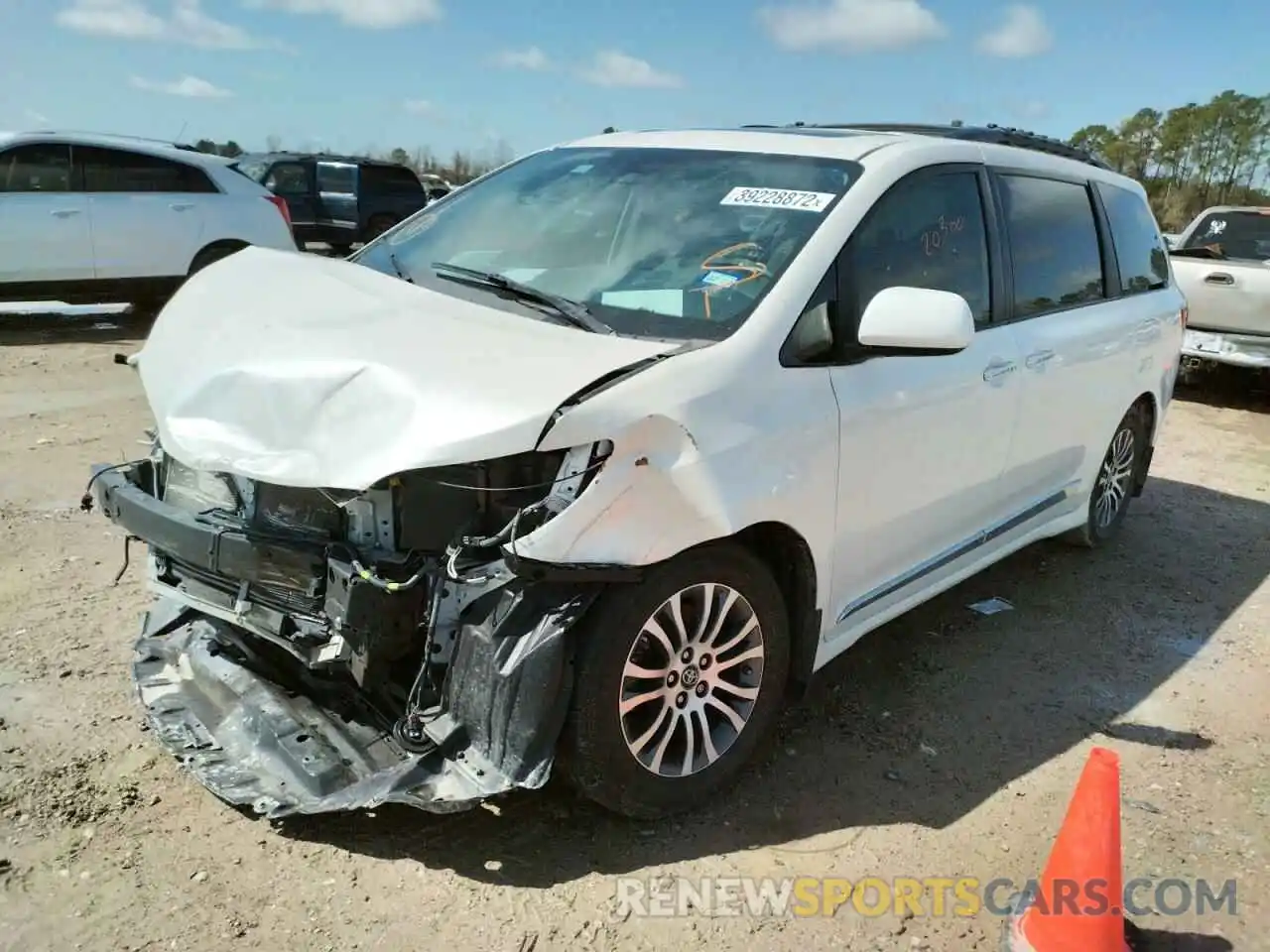 2 Photograph of a damaged car 5TDYZ3DCXLS055443 TOYOTA SIENNA 2020