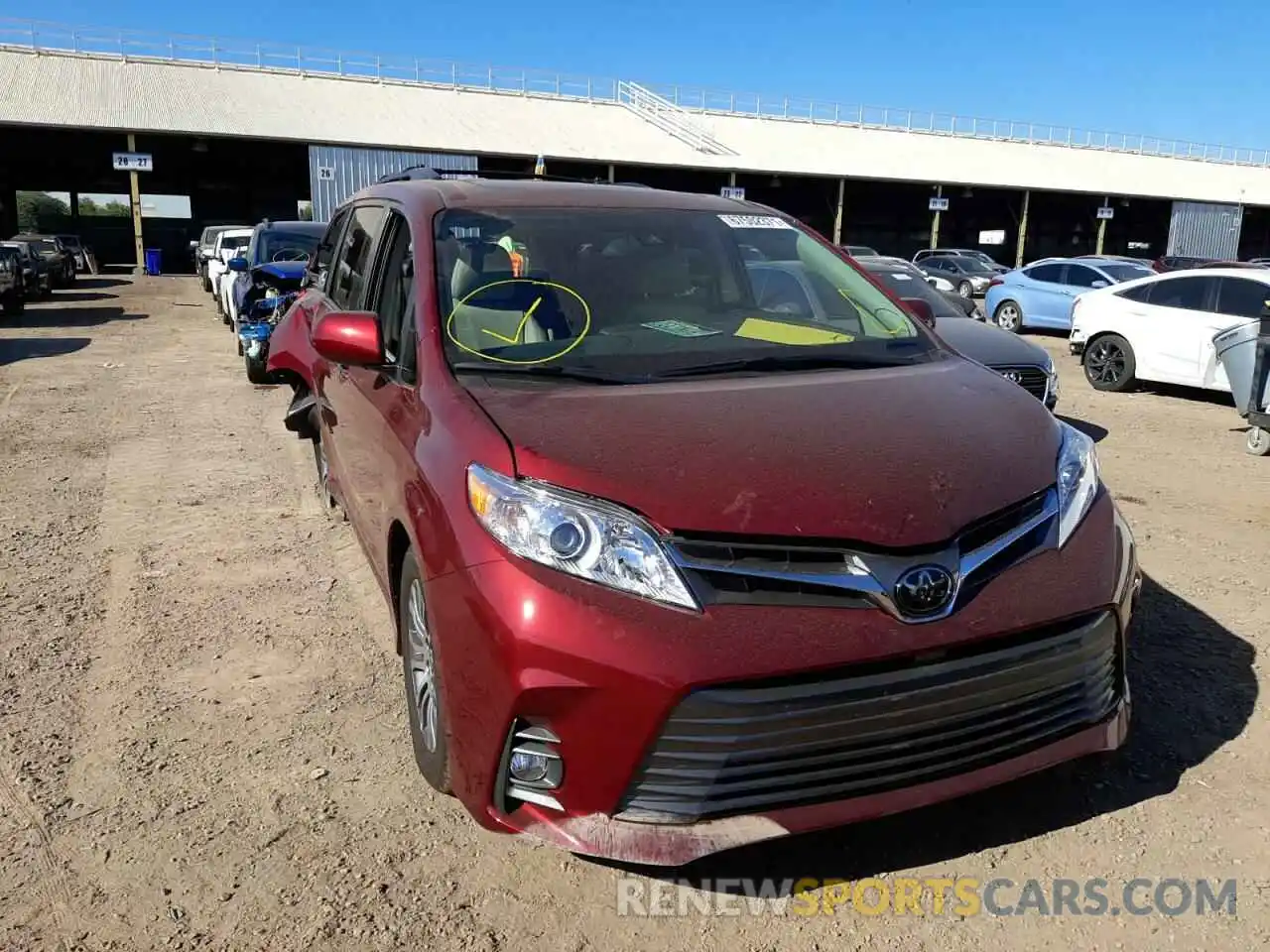 1 Photograph of a damaged car 5TDYZ3DCXLS058133 TOYOTA SIENNA 2020