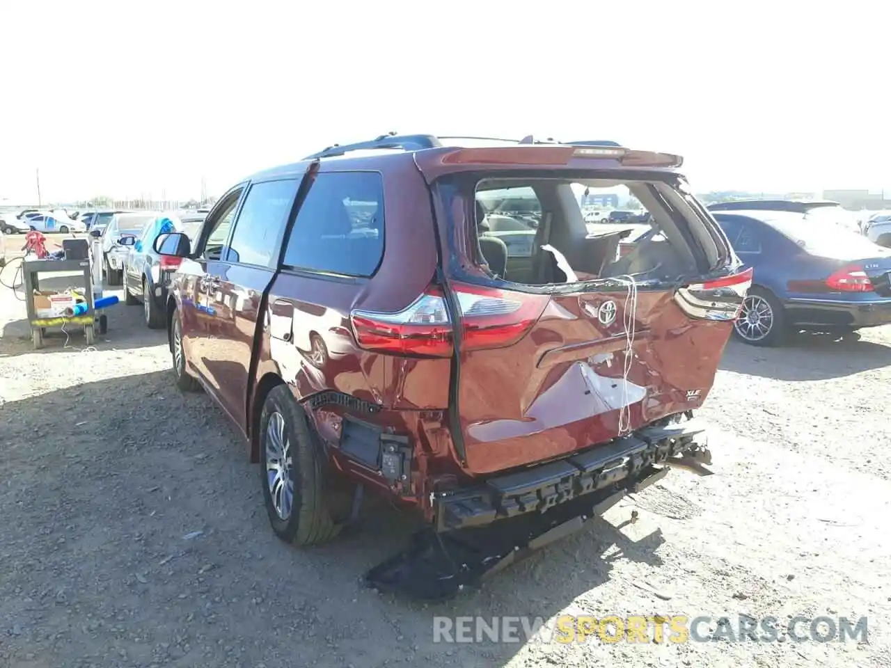 3 Photograph of a damaged car 5TDYZ3DCXLS058133 TOYOTA SIENNA 2020