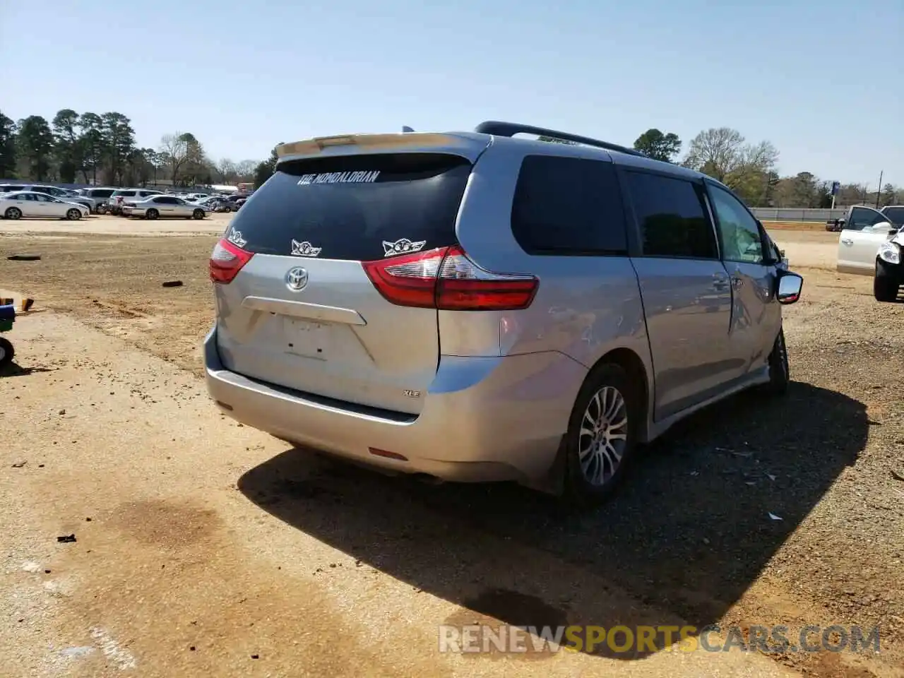 4 Photograph of a damaged car 5TDYZ3DCXLS065907 TOYOTA SIENNA 2020