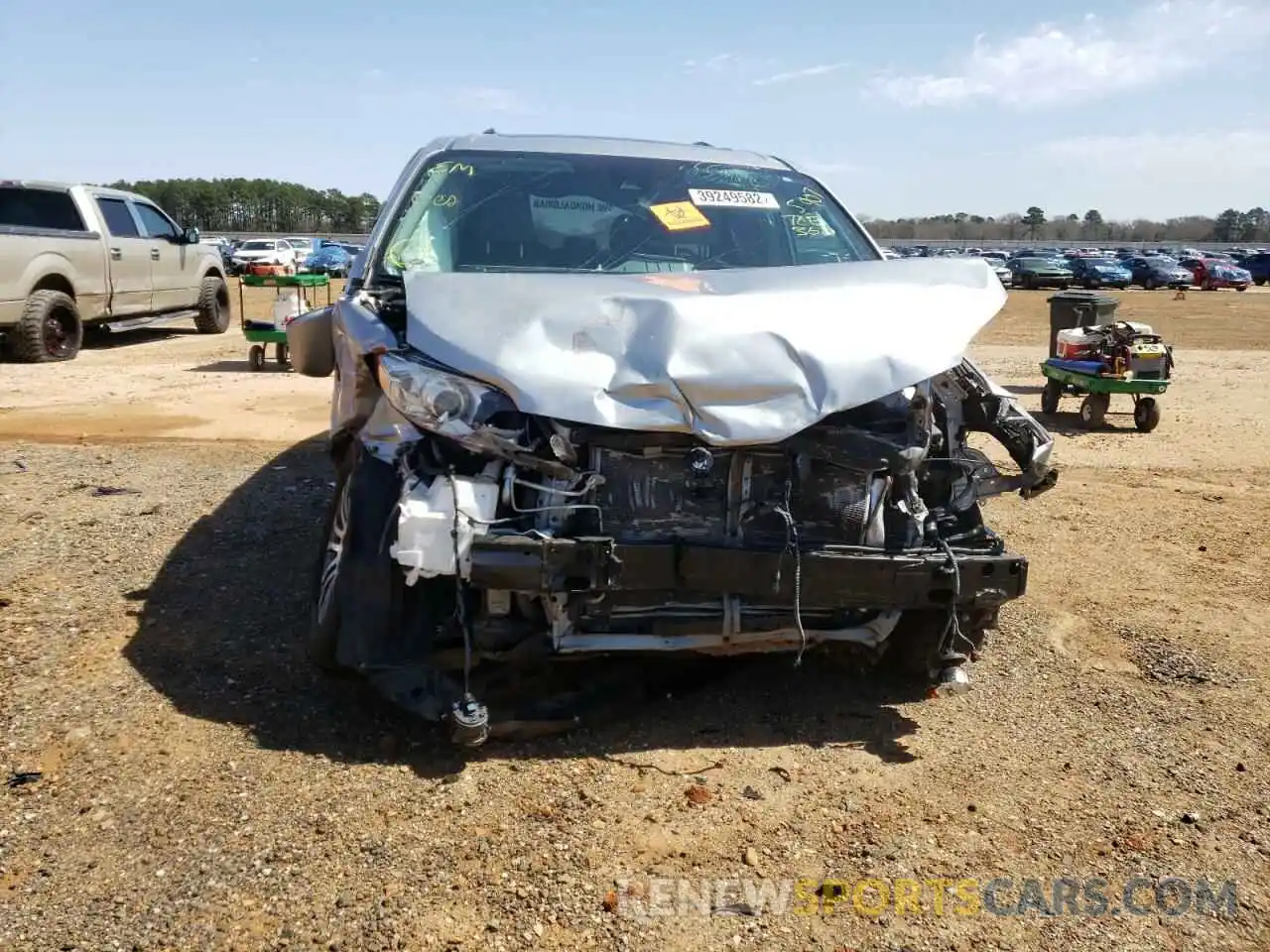 9 Photograph of a damaged car 5TDYZ3DCXLS065907 TOYOTA SIENNA 2020