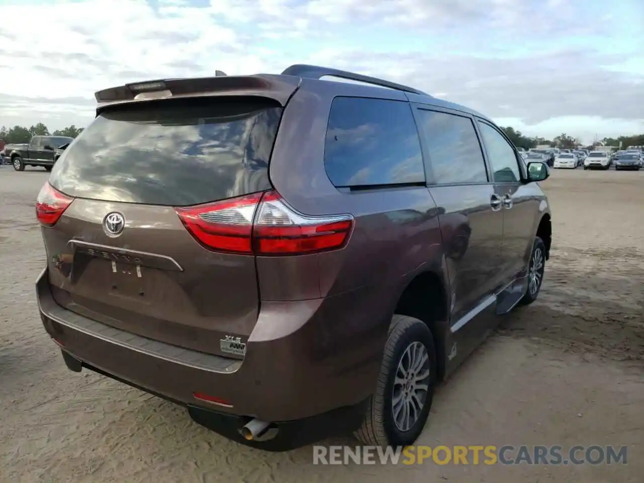 4 Photograph of a damaged car 5TDYZ3DCXLS066829 TOYOTA SIENNA 2020