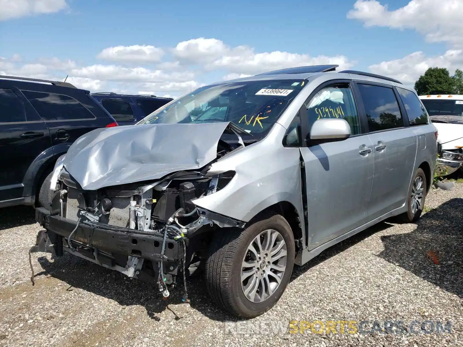 2 Photograph of a damaged car 5TDYZ3DCXLS068161 TOYOTA SIENNA 2020