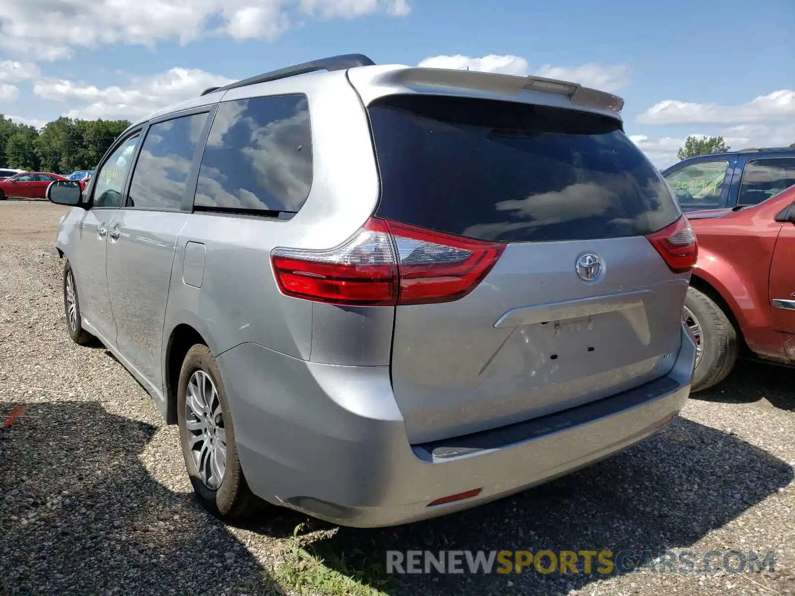 3 Photograph of a damaged car 5TDYZ3DCXLS068161 TOYOTA SIENNA 2020